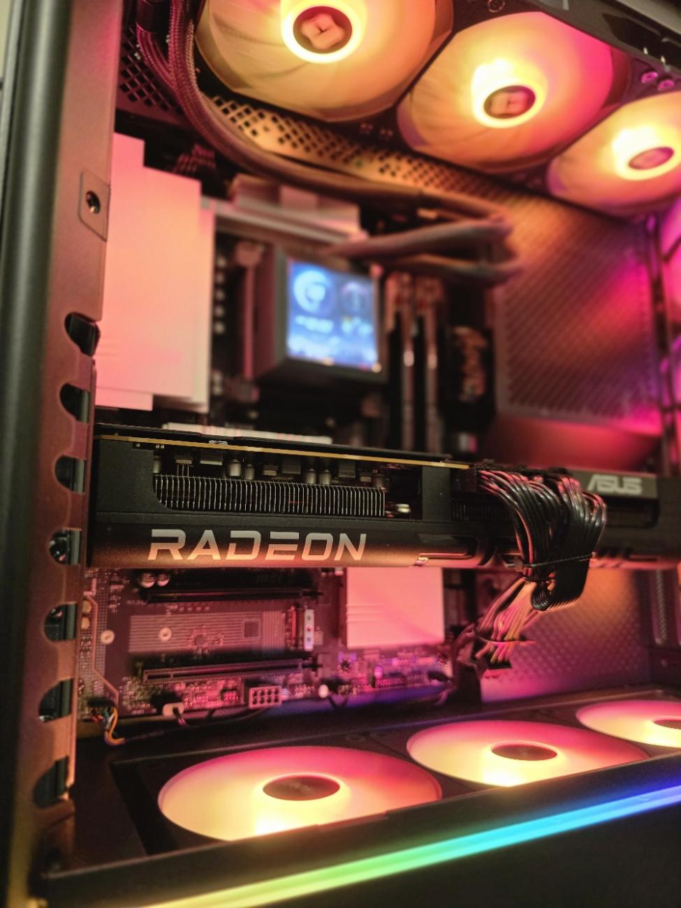Midnight Hydra | RX 9070XT | Ryzen 5 7600X3D | 32 GB | 2TB SSD | 850W Gold PSU