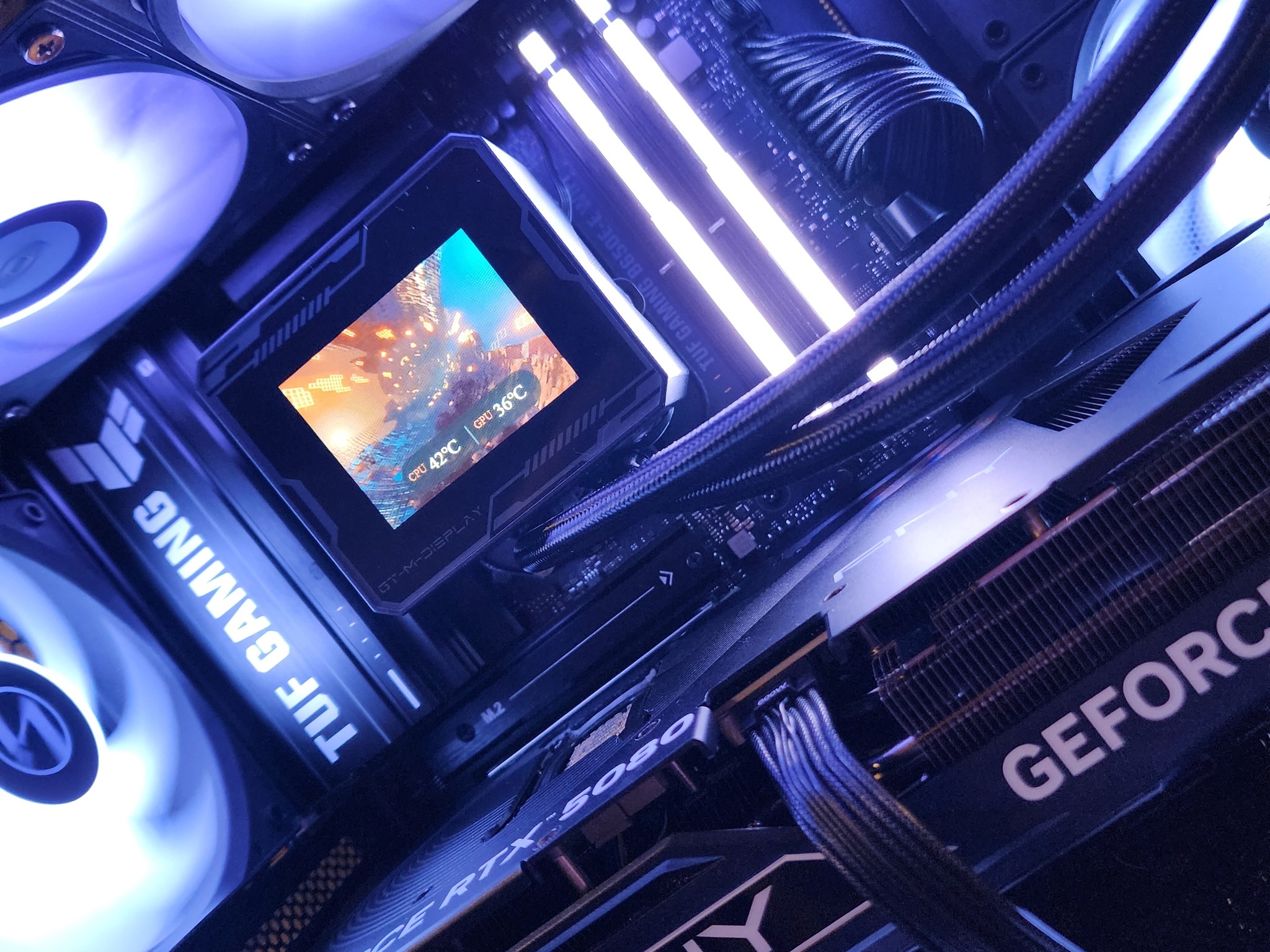 RTX 5080 / Ryzen 9 9900X / 32GB DDR5 RAM / 2TB NVMe SSD