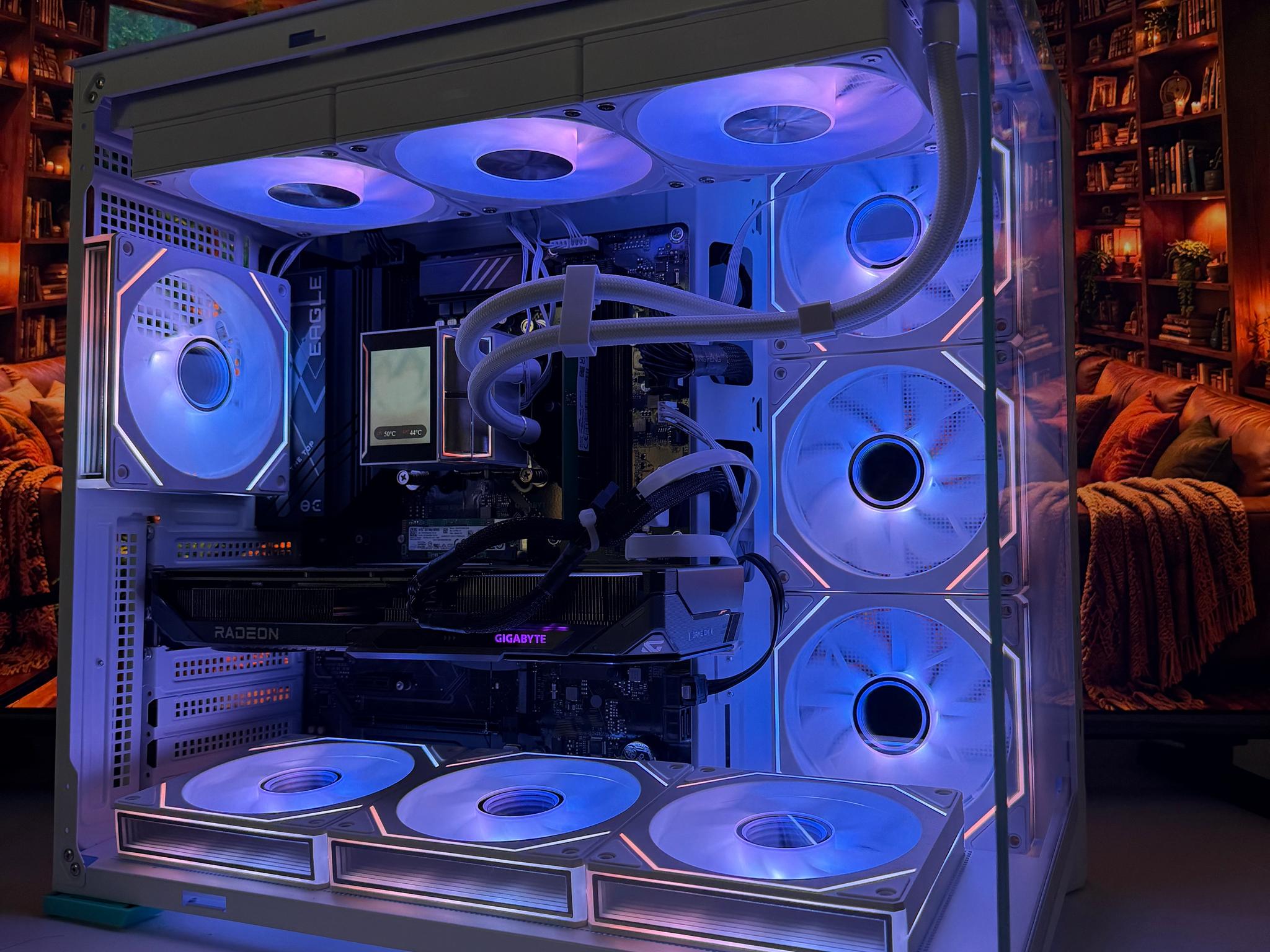 ❄️ Arctic Beast White Gaming PC | RX 9060 XT 16GB | Intel i7-14700 | 32GB DDR5 RAM