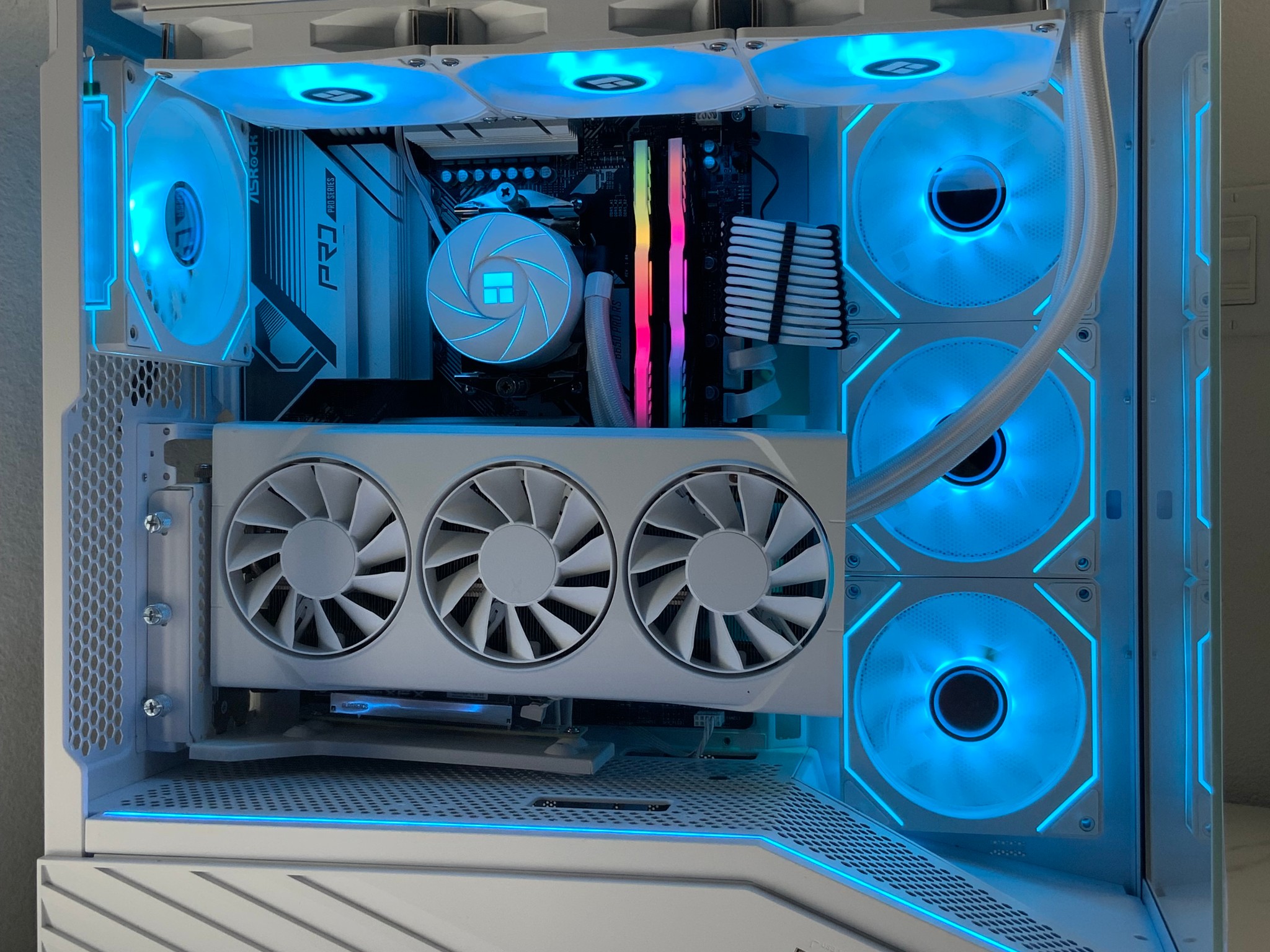❄️ ❄️ Gaming PC | Ryzen 7 7700X | RX 9060 XT | 32GB DDR5 | 1TB SSD | AM5 | White Snow Build ❄️ ❄️