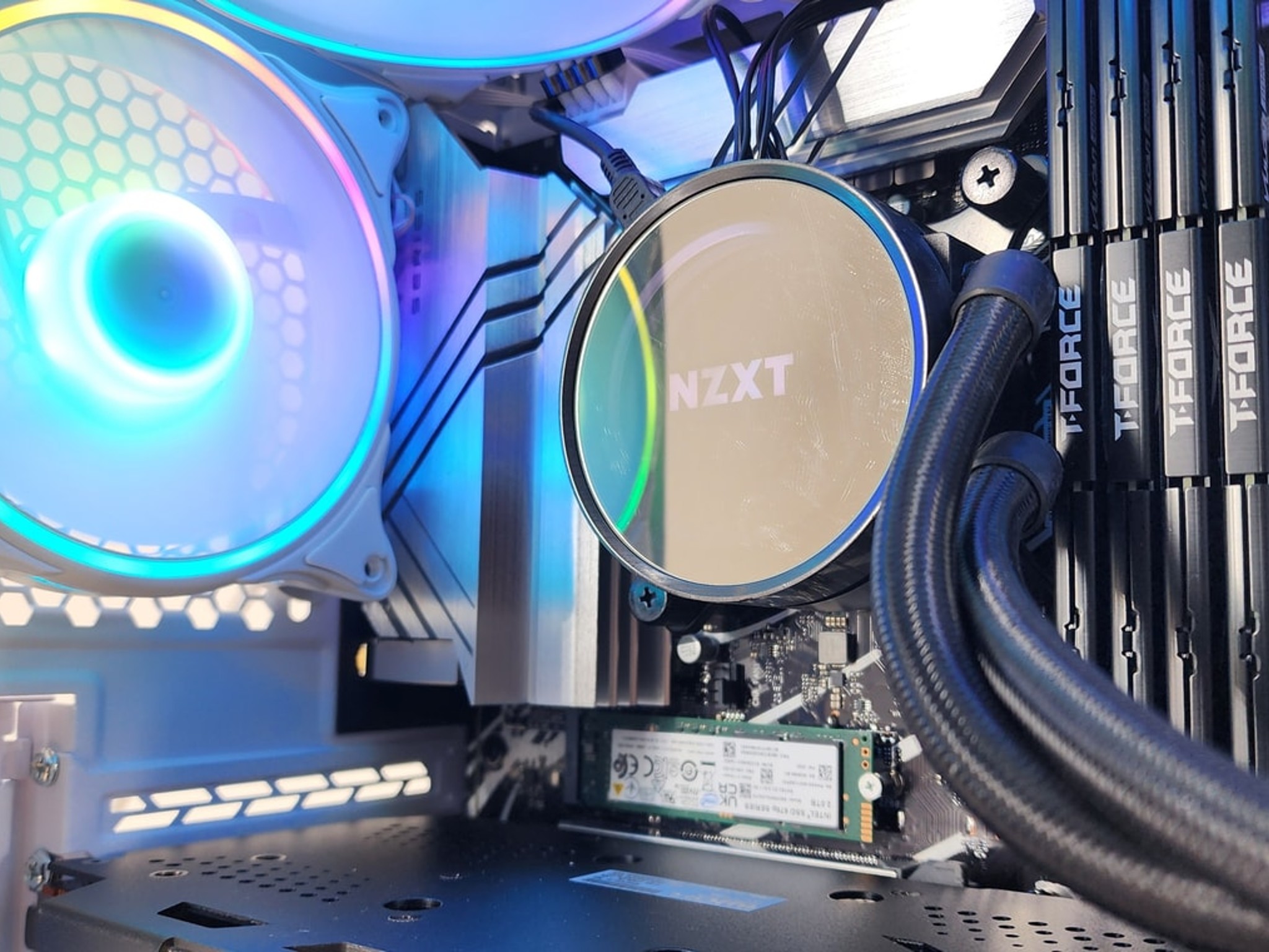 Gaming PC i9-14900K 32GB RAM 2TB SSD RX 7800 XT 16GB Windows 11 Computer