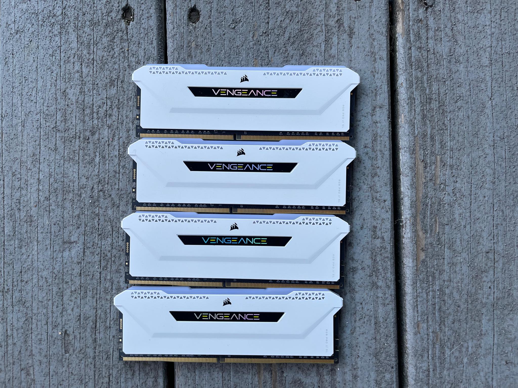 Corsair Vengeance RGB Pro (16x4) 64GB DDR4