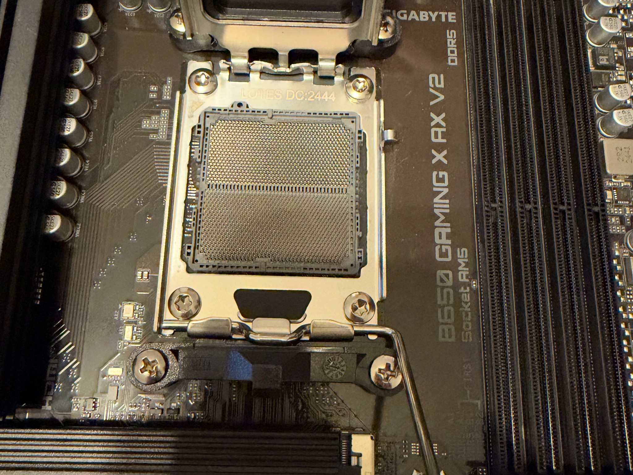 GIGABYTE B650 GAMING X AX V2