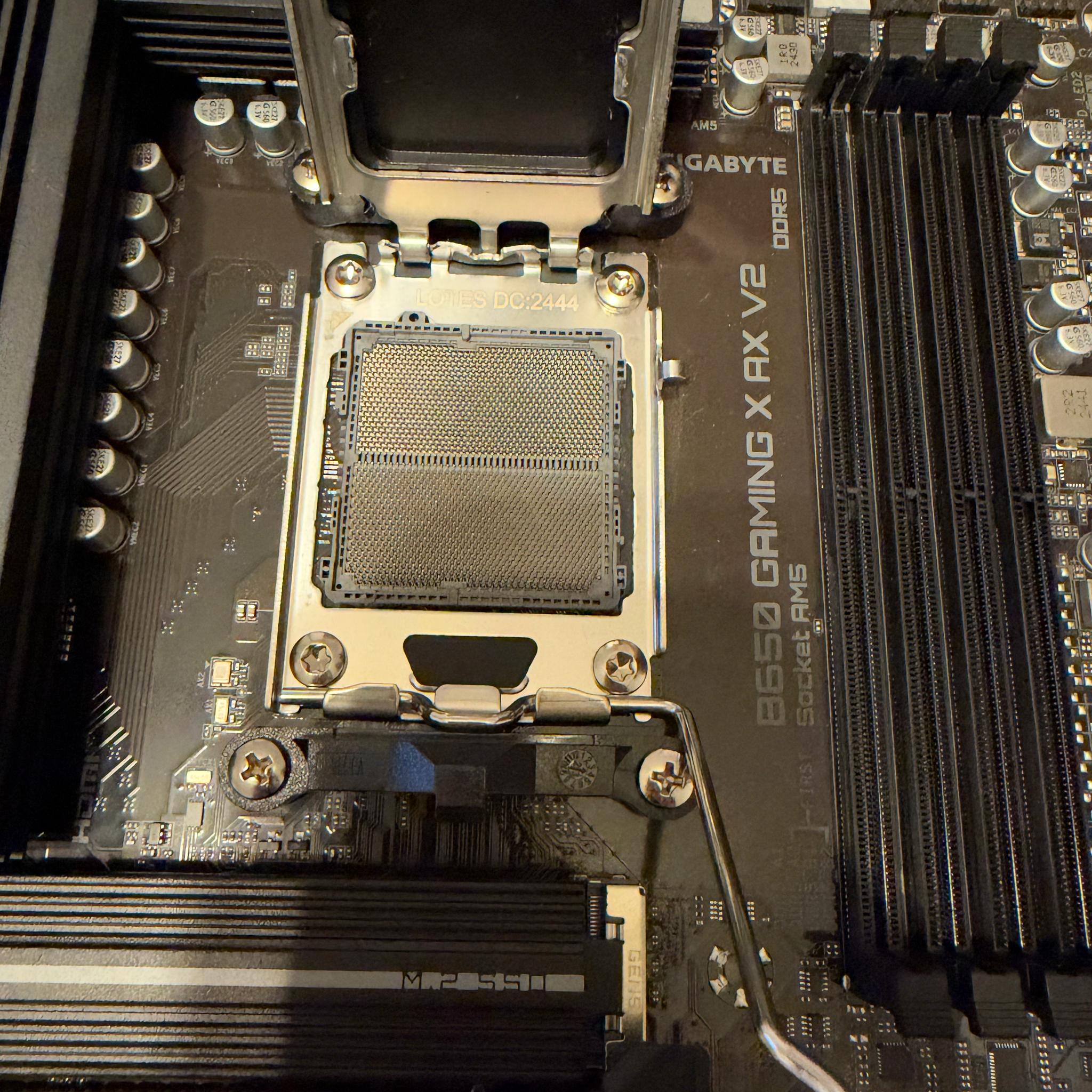 GIGABYTE B650 GAMING X AX V2
