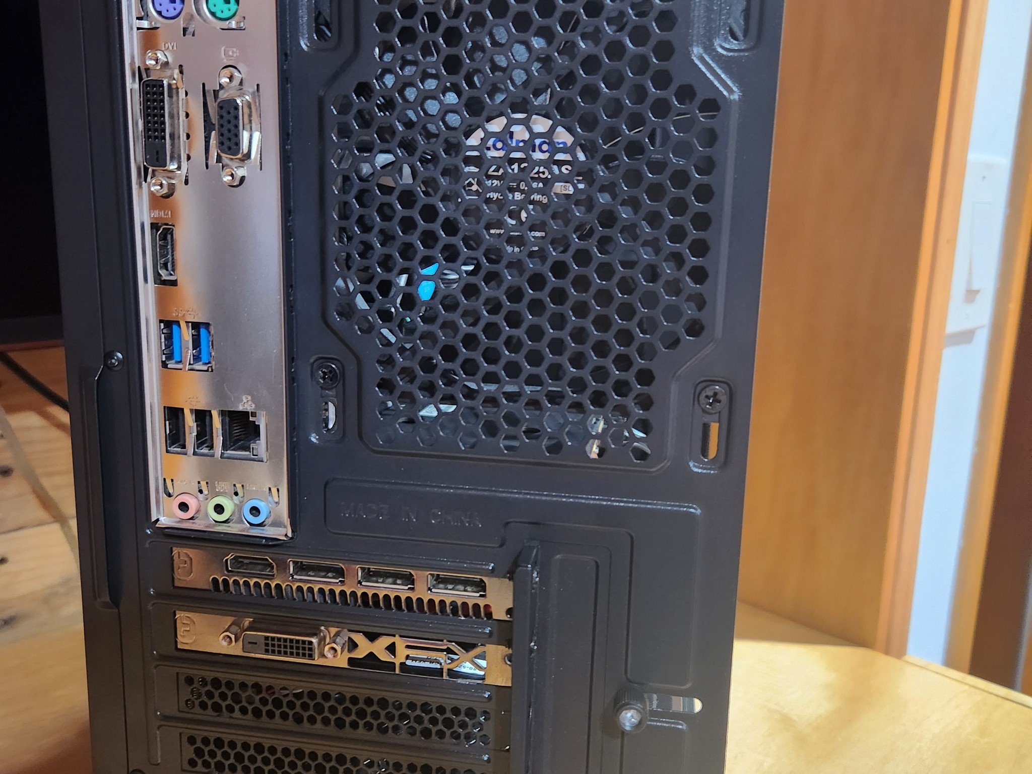 BUDGET GAMING PC Windows 11, RX 580 8GB, i5 9500, 16GB RAM, 256GB M.2