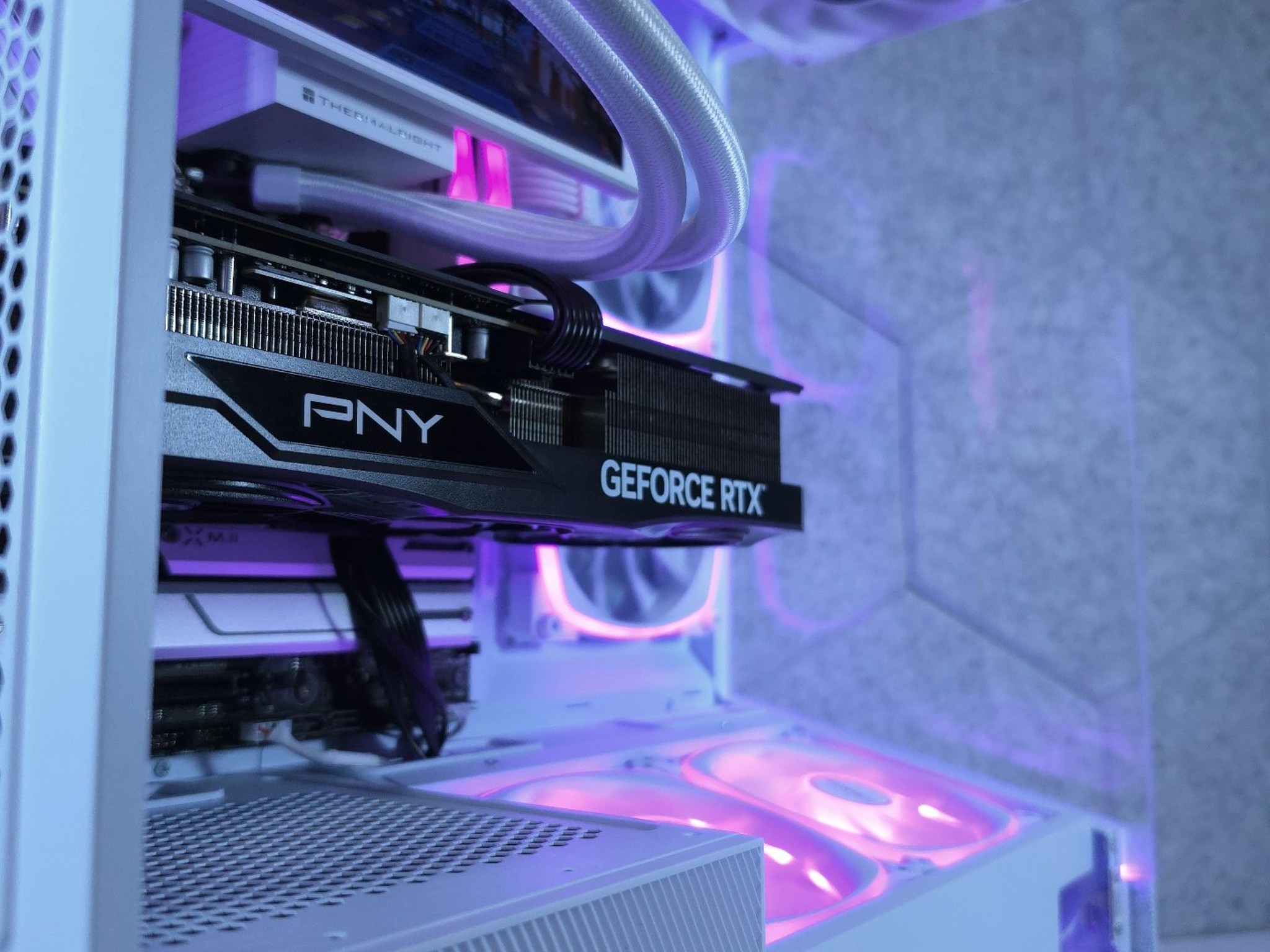 PNY RTX 5070Ti 💜 Ryzen 7 9800X3D