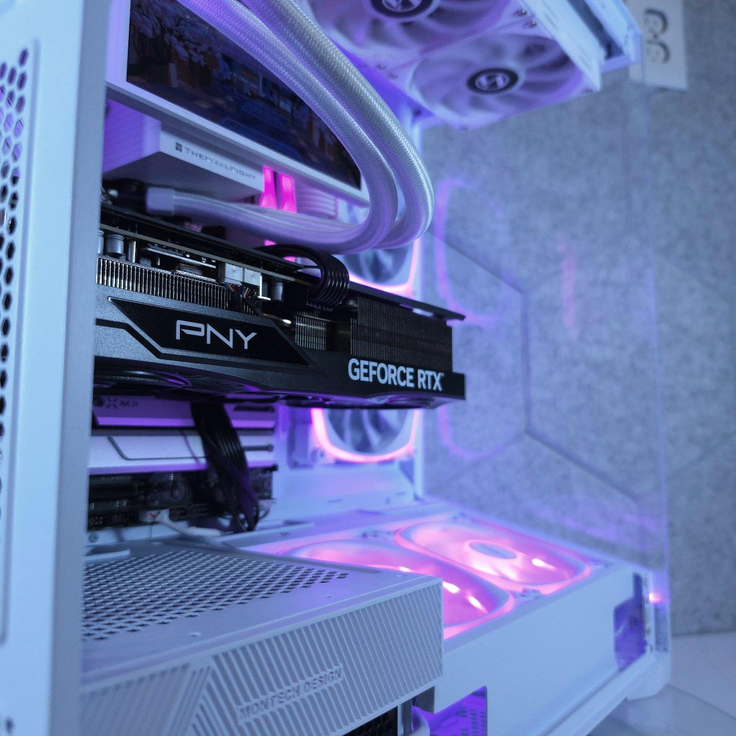 PNY RTX 5070Ti 💜 Ryzen 7 9800X3D