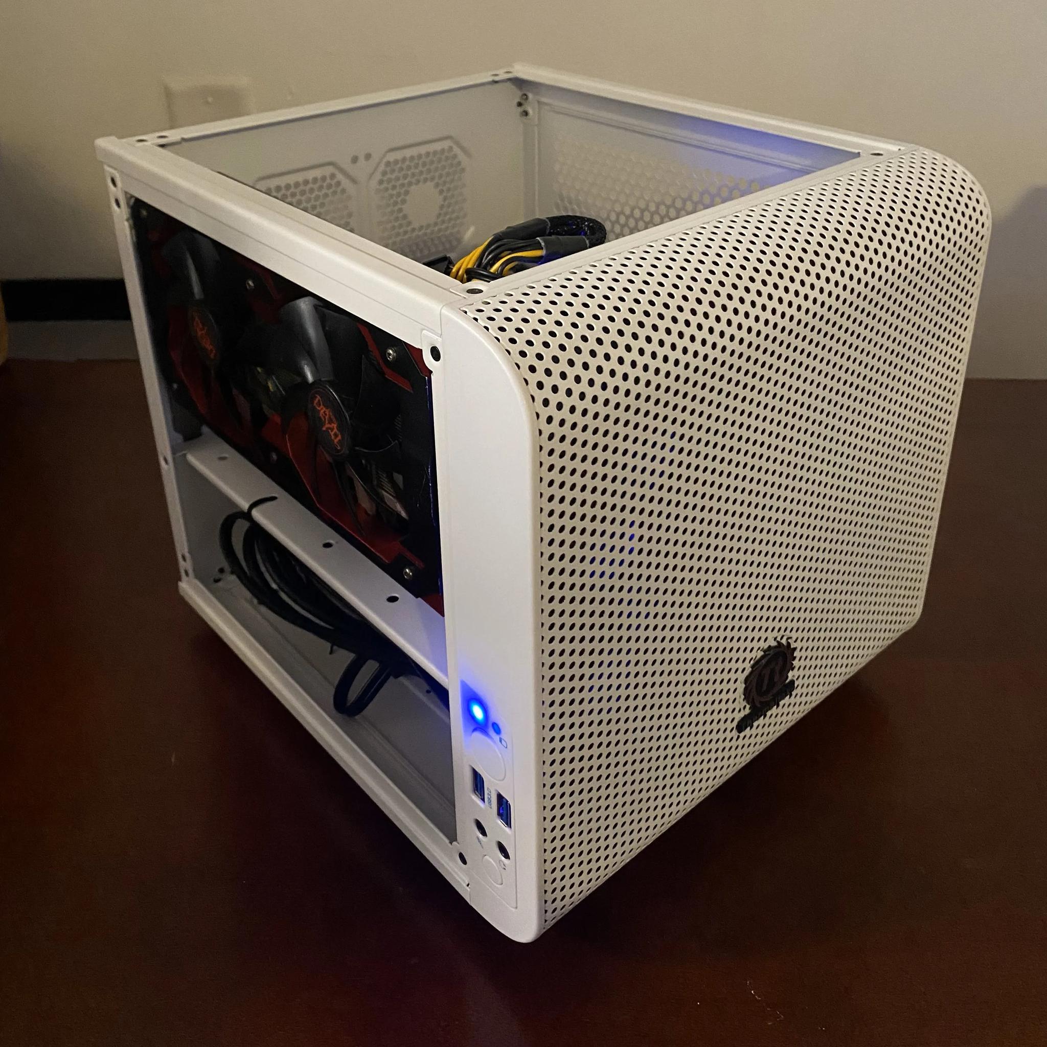 Small Form Factor White Gaming Pc