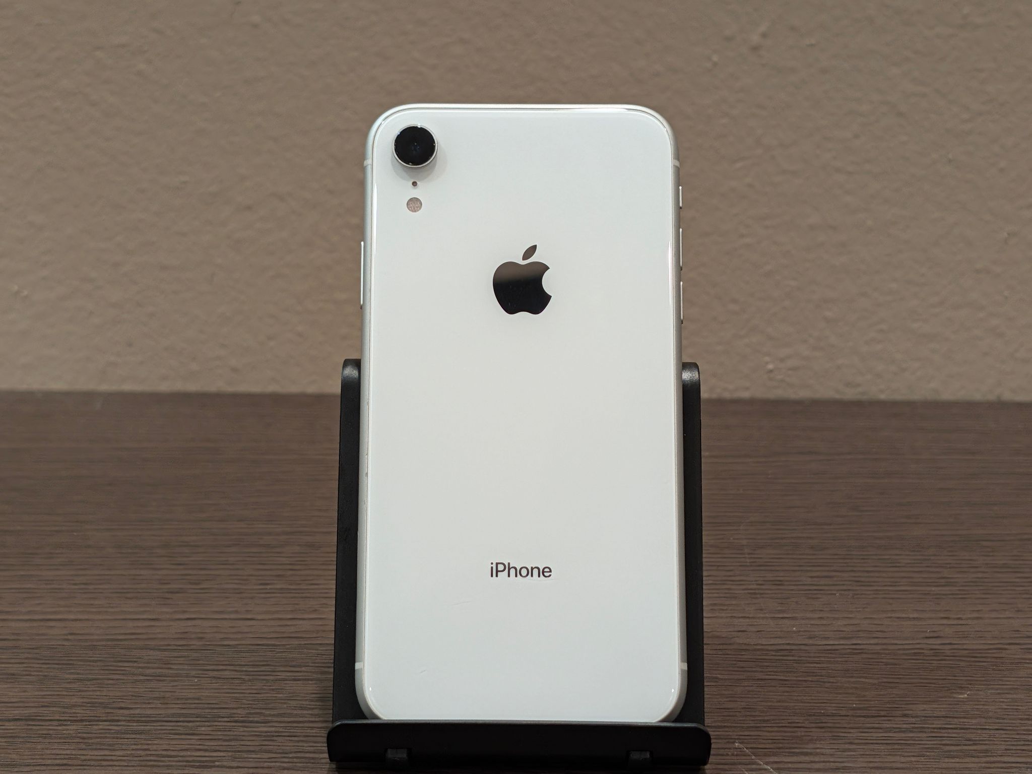 Apple iPhone XR A1984 64GB White LOCKED AT&T