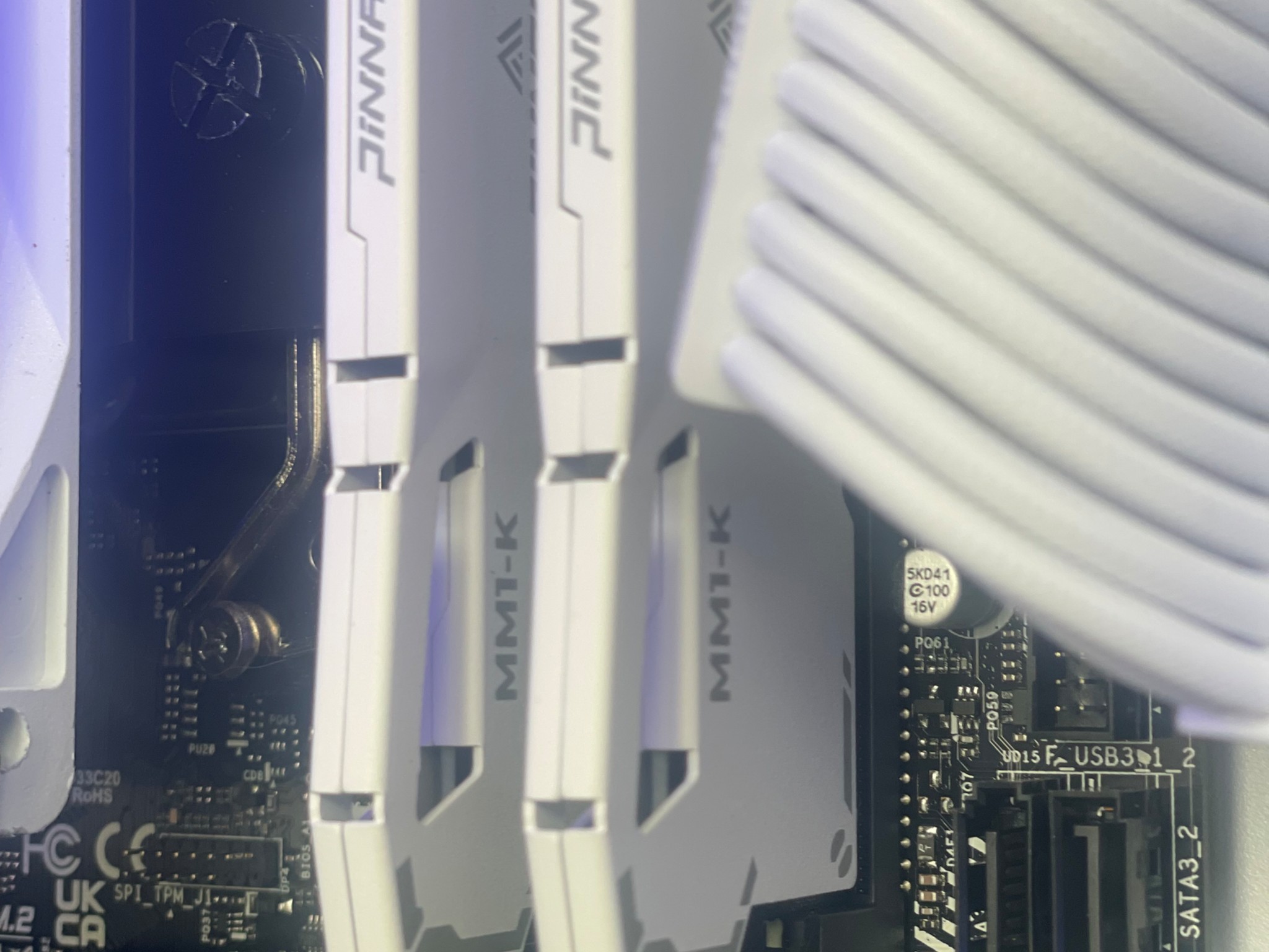 𝙂𝙇𝙀𝘼𝙈 | Ryzen 9 3900X, RTX 2080, 16GB RAM, 1TB SSD White Minimalist Productivity Gaming PC