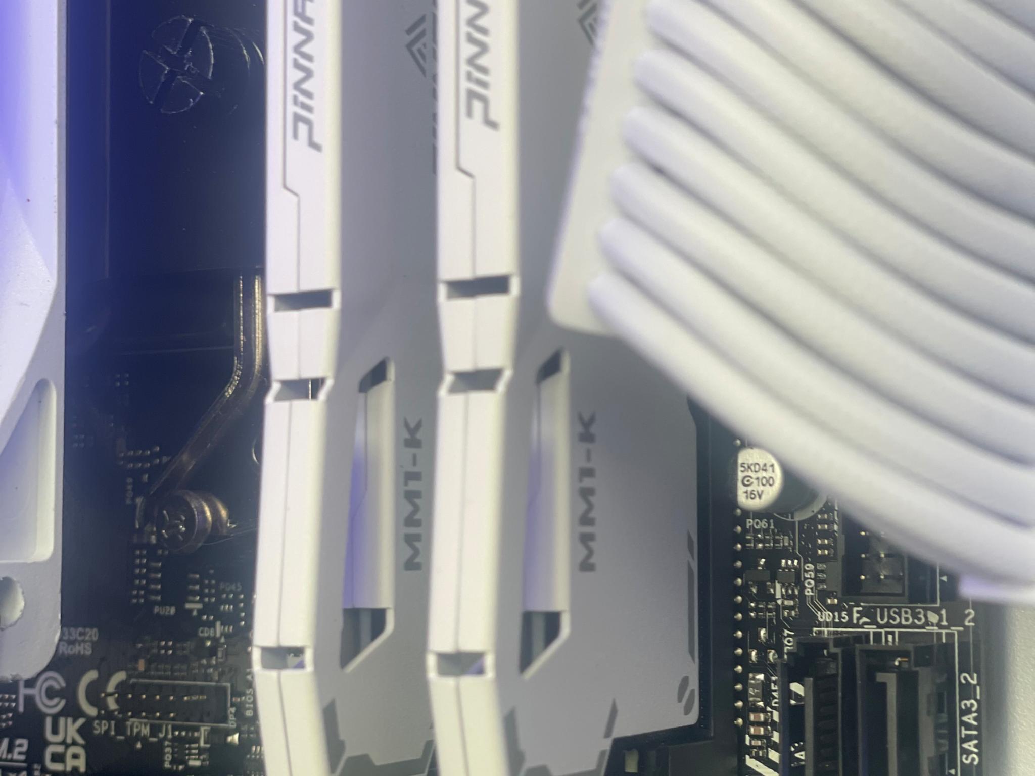 𝙂𝙇𝙀𝘼𝙈 | Ryzen 9 3900X, RTX 2080, 16GB RAM, 1TB SSD White Minimalist Productivity Gaming PC