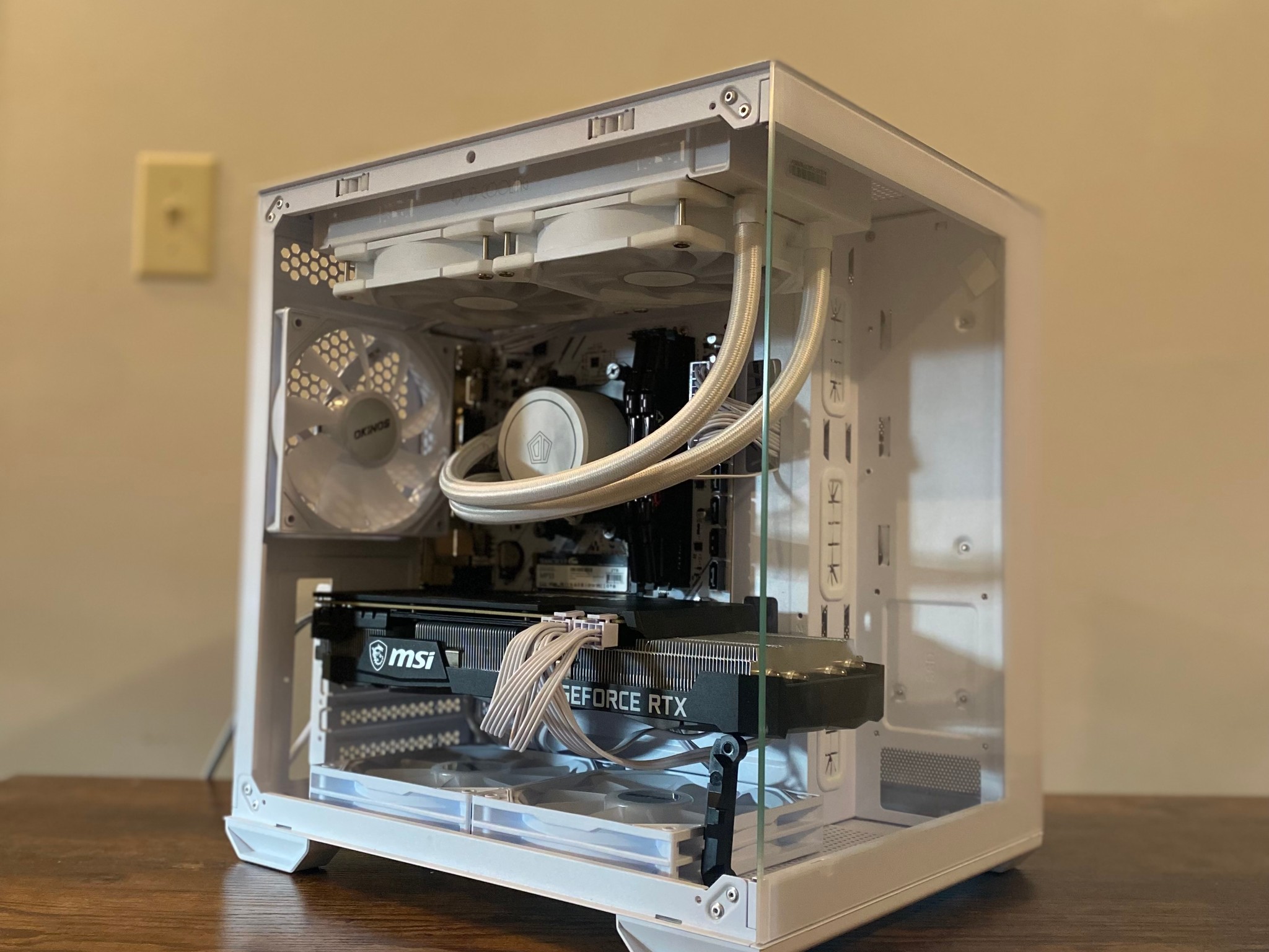 WHITE GAMING PC | RTX 3070 8gb | Ryzen 5 5600gt | 32 gb DDR4 Ram | 2 tb NVME SSD | Windows 11 + WIFI