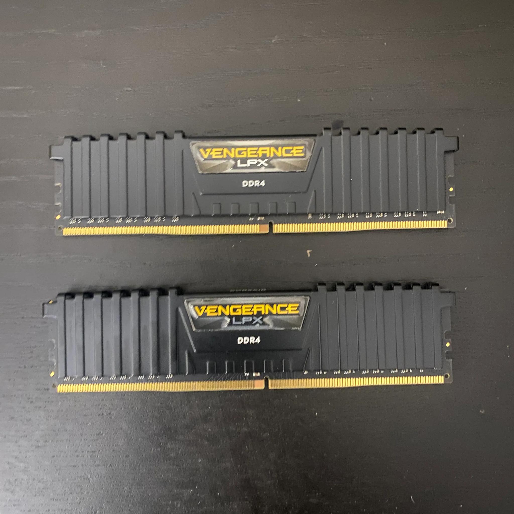 Used Corsair Vengeance LPX DDR4 16GB 3200MHz