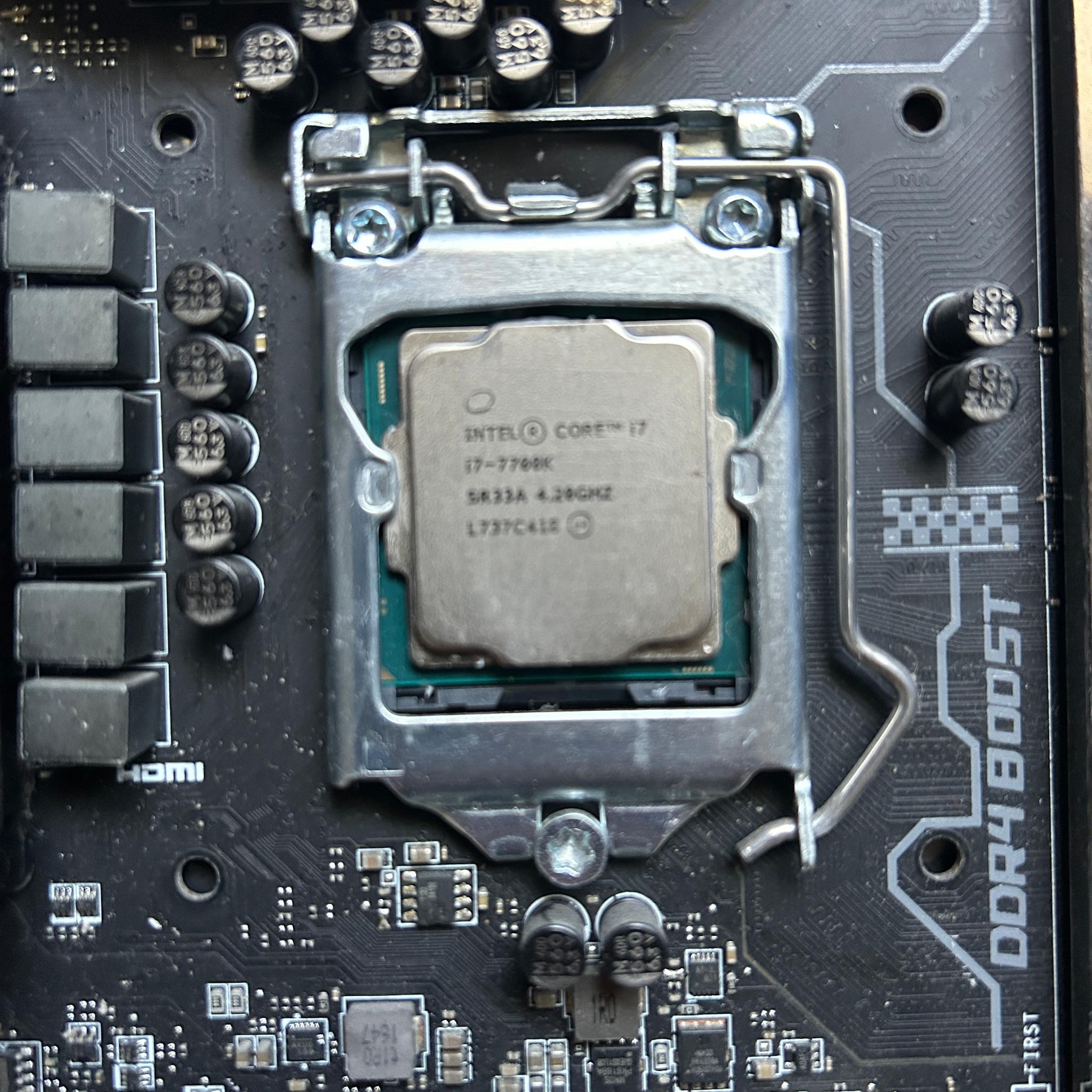 MSI Z270 GAMING PRO CARBON ATX LGA1151 DDR4 Motherboard w/ i7-7700K