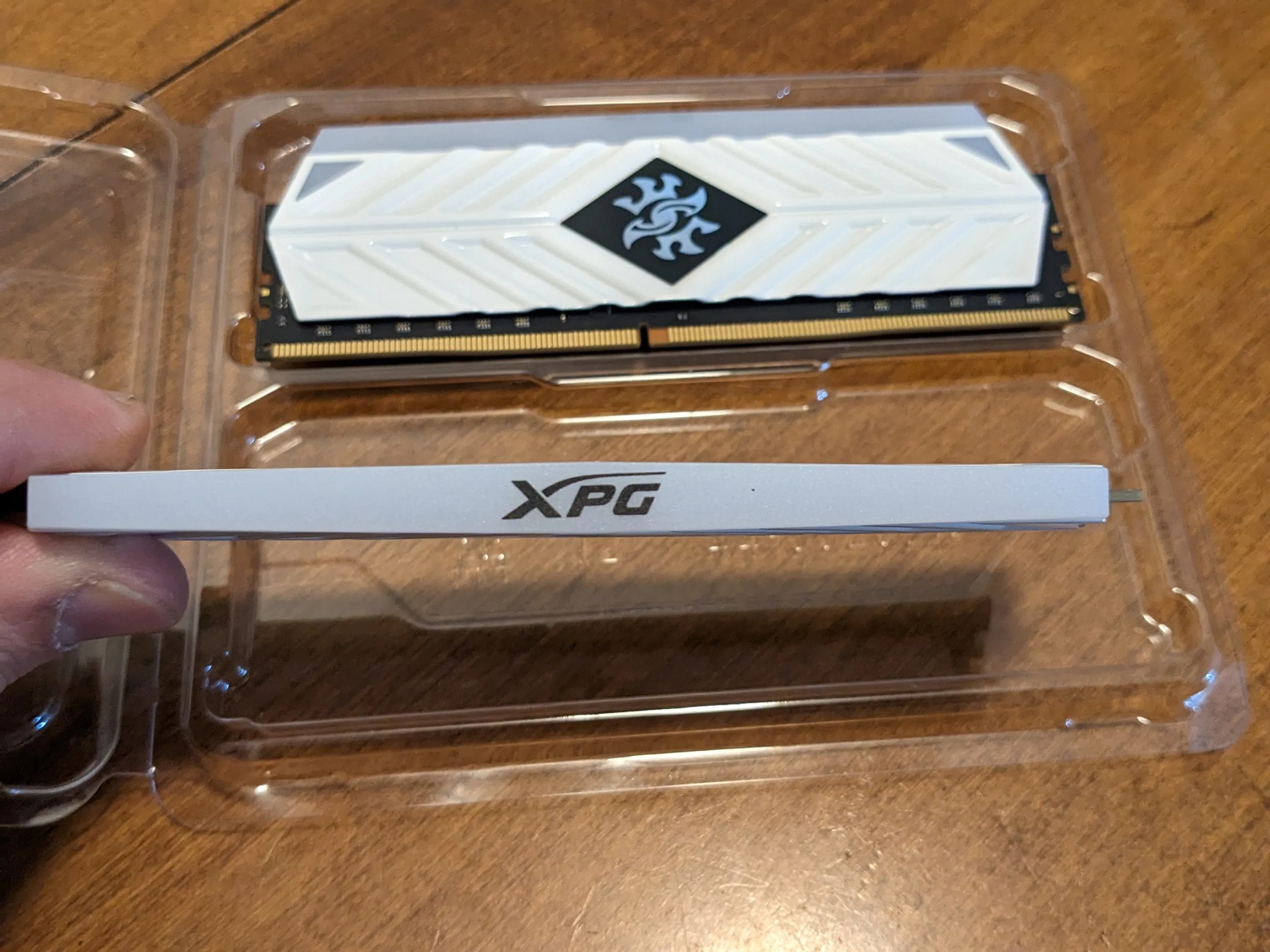 XPG RGB 16gb (8 x 2) DDR4 3200MHz RAM
