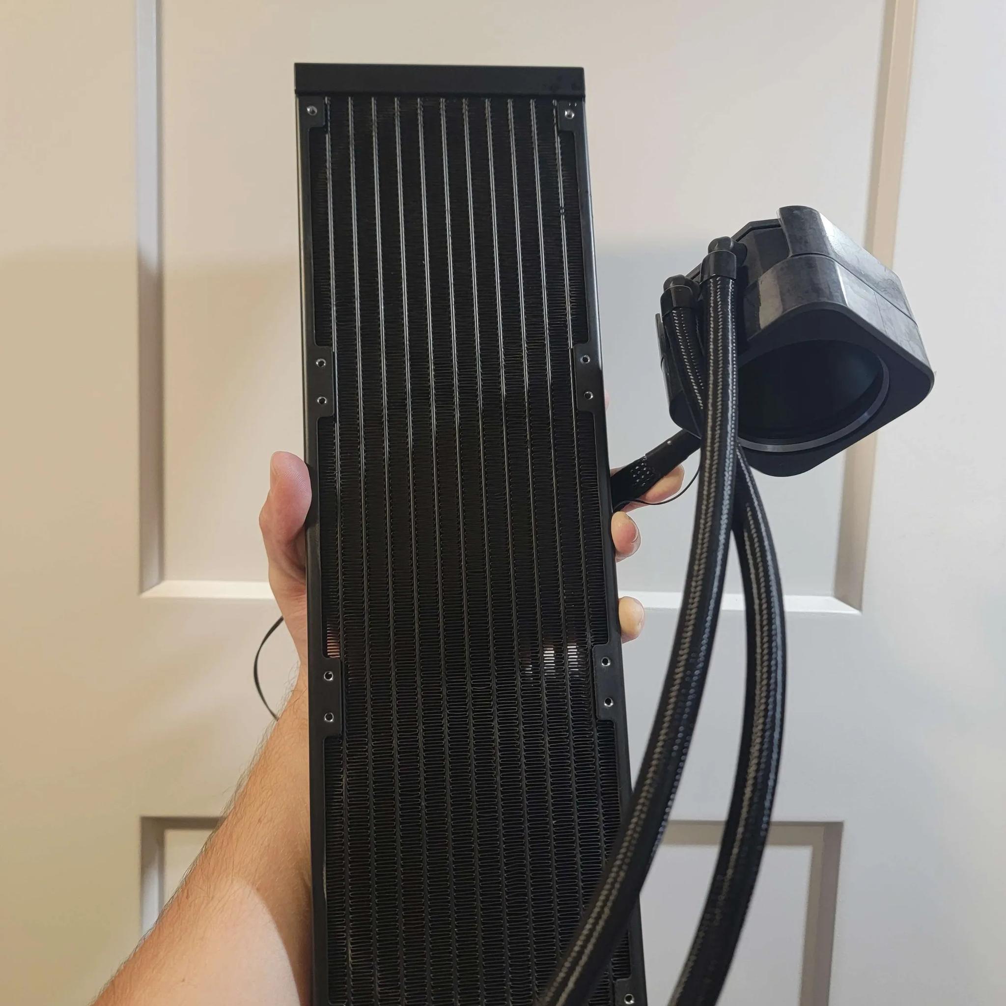 CORSAIR iCUE H150i Elite LCD Liquid CPU Cooler