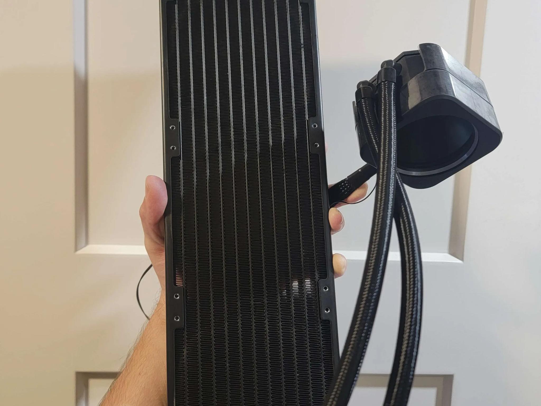 CORSAIR iCUE H150i Elite LCD Liquid CPU Cooler