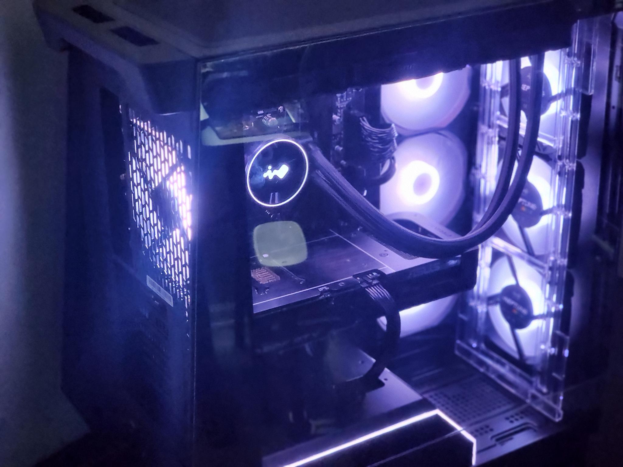 RTX 5070 4k gaming pc, built into a 2 way mirror gaming case!!!!!