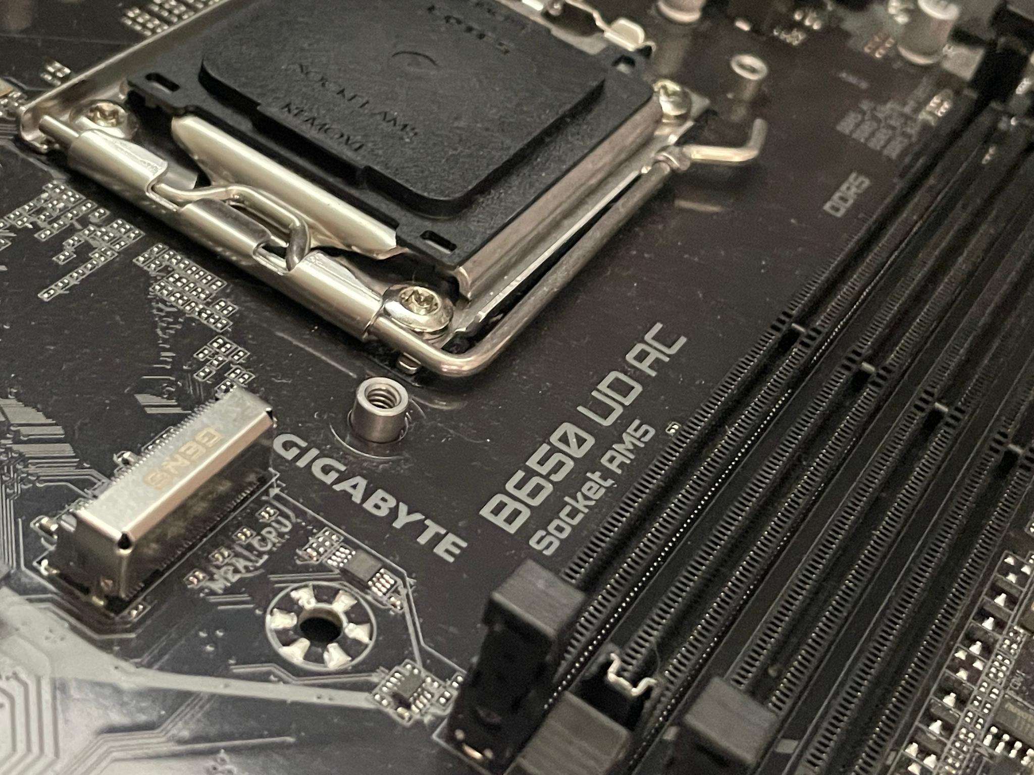GIGABYTE B650 UD AC - Image 2