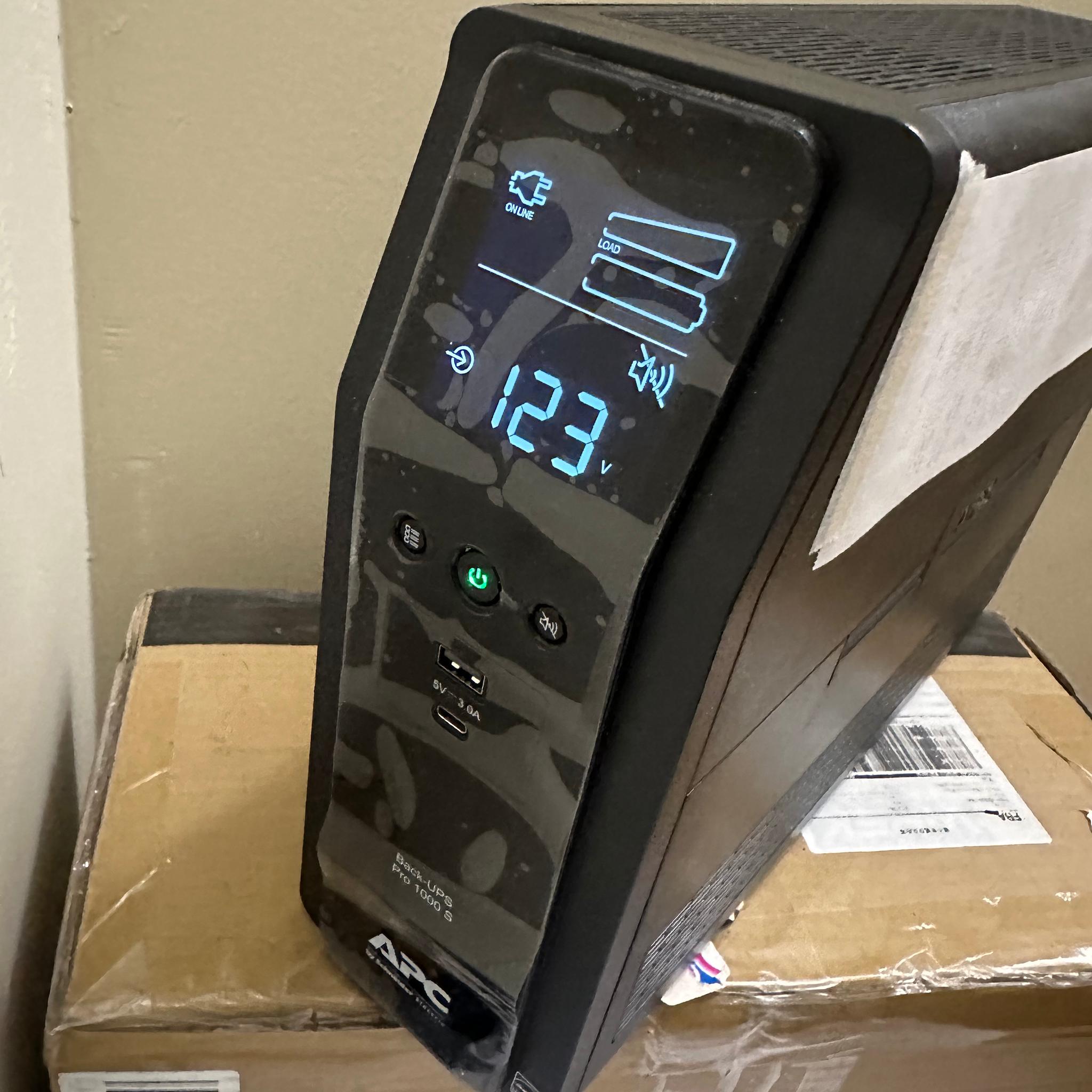 APC Back-UPS  1000 S (Battery Never Used)