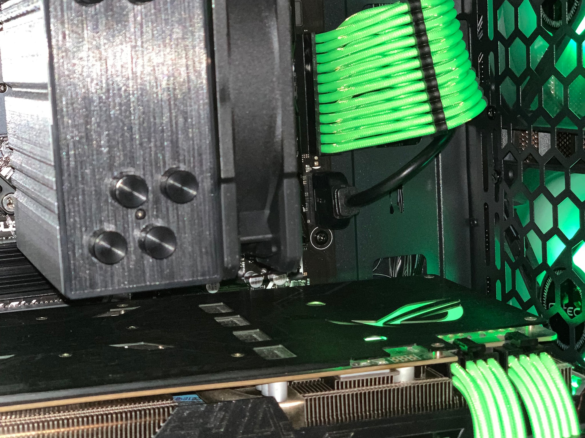 Black/Green Gaming PC(Ryzen 5 5500 + GTX 1080)
