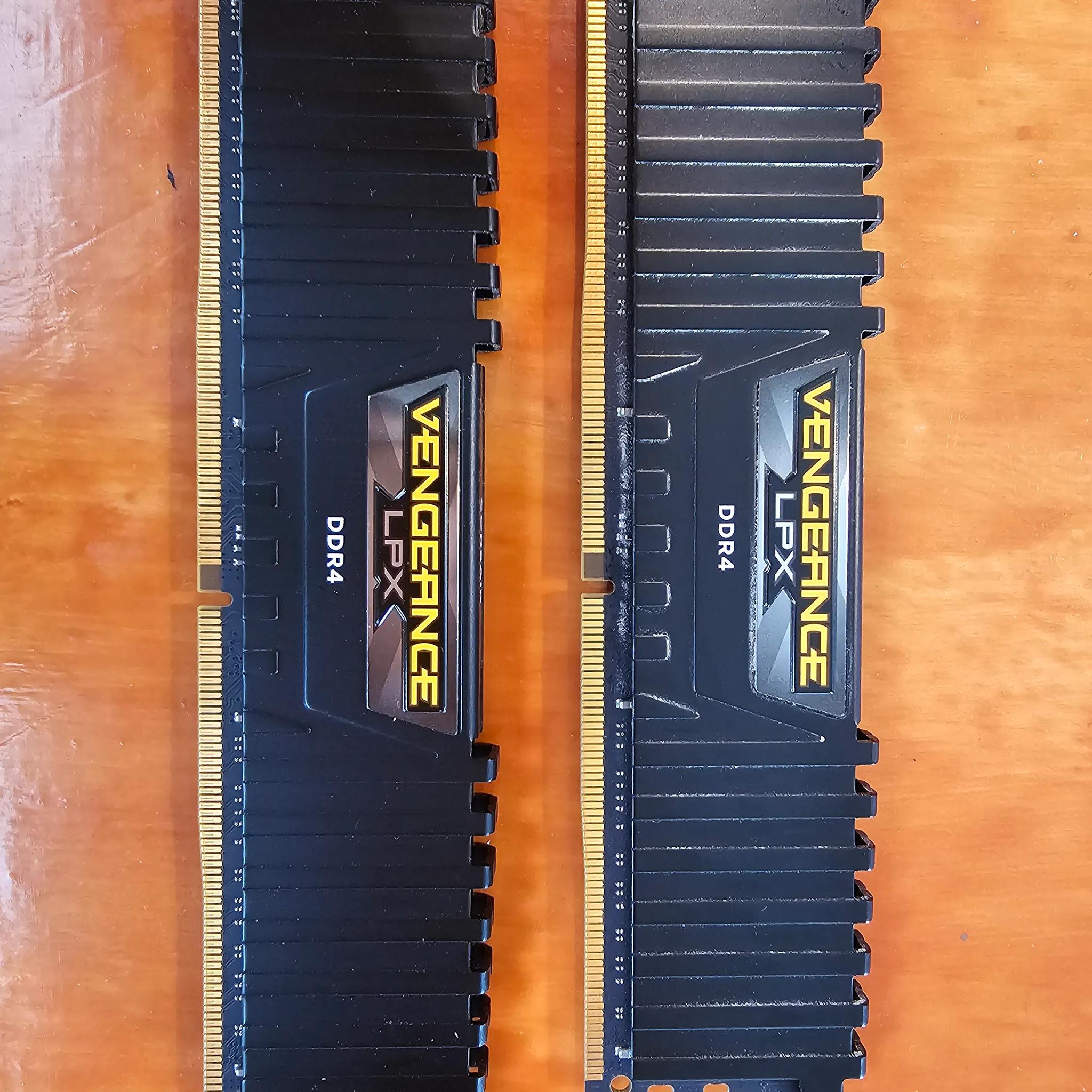 Corsair Venegeance LPX DDR4 RAM (2x16GB)