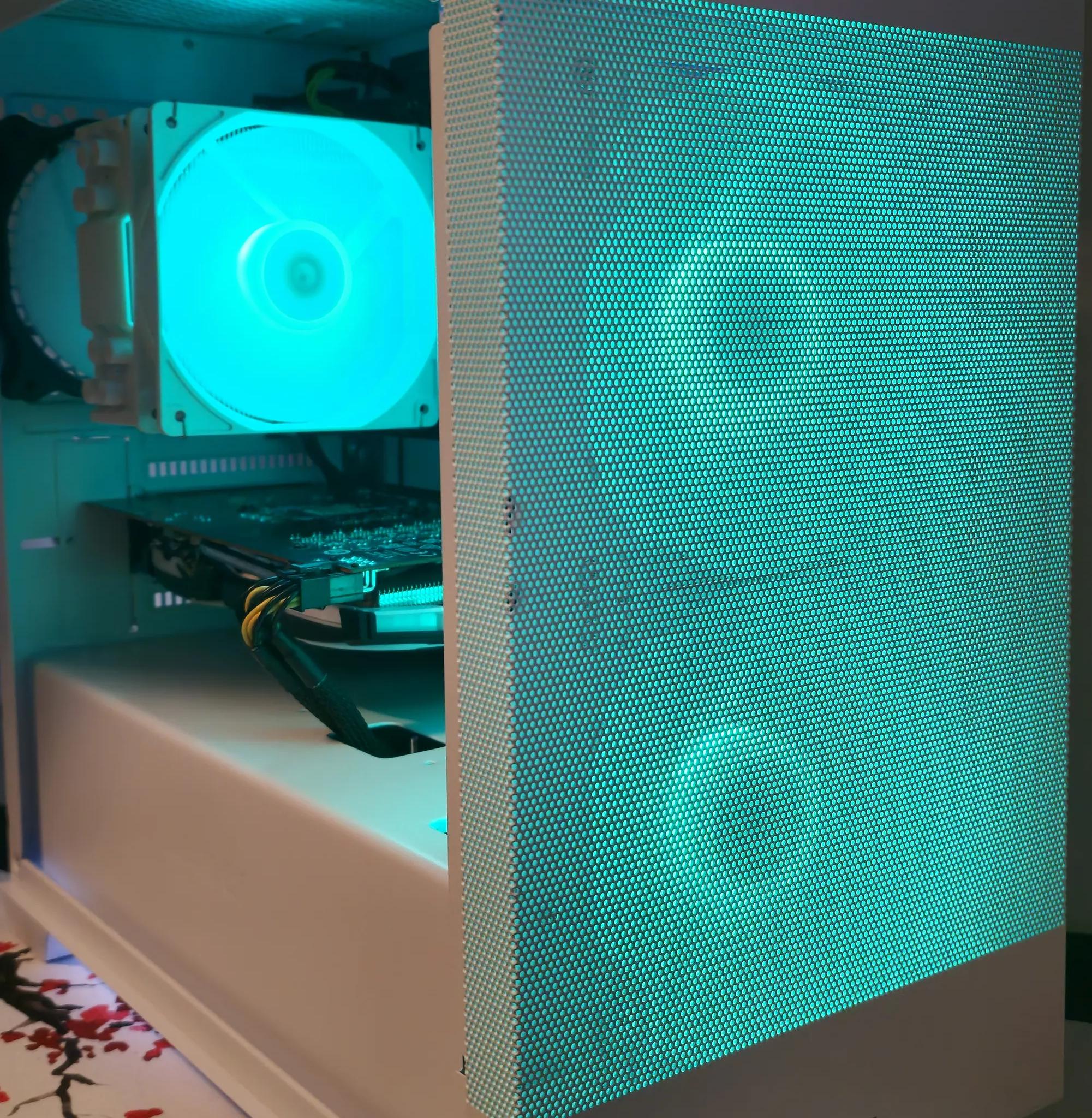 Frosty Mini Mesh Ryzen 5 5600X / 16GB DDR4/1TB SSD / RX6600 8GB