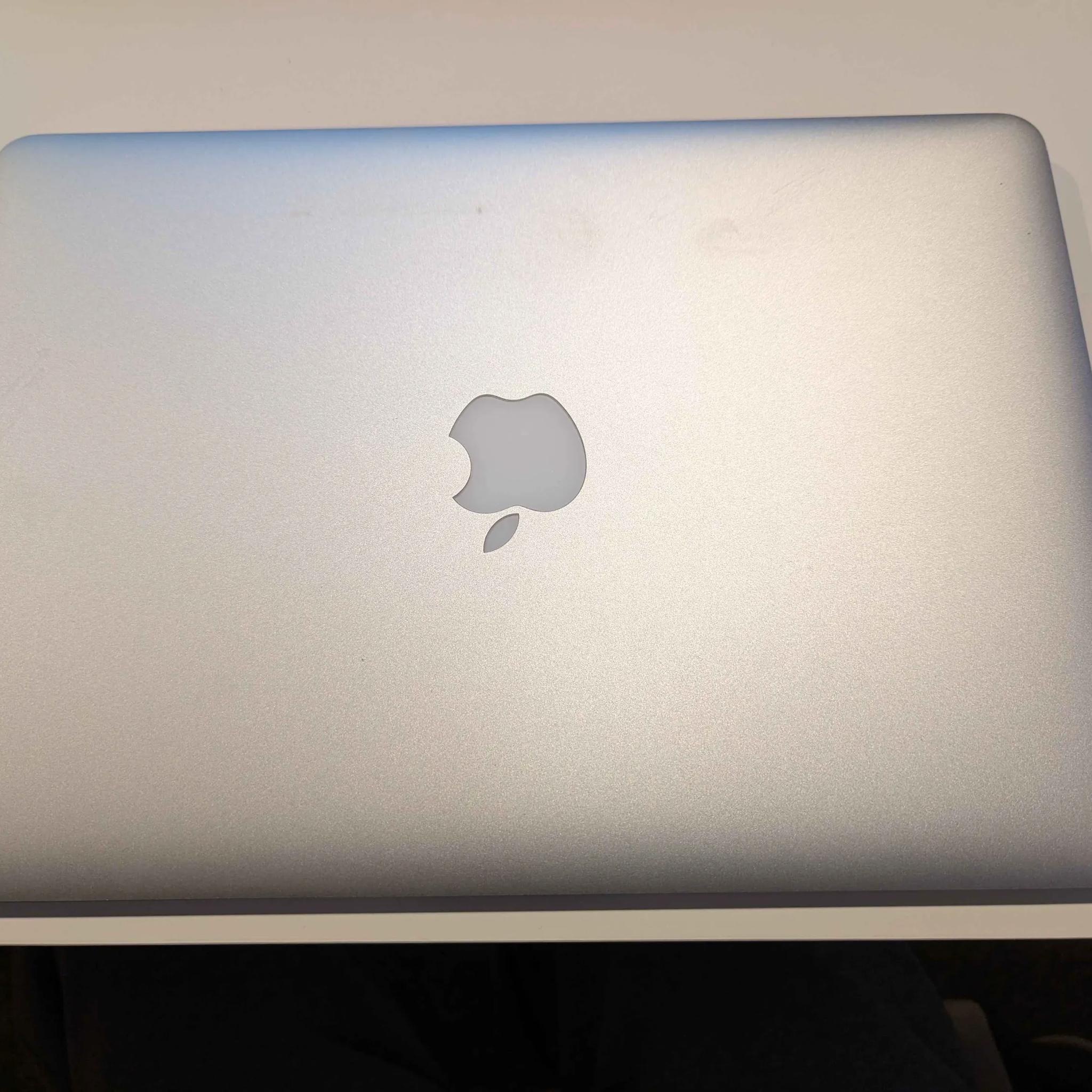 MacBook Air (13-inch, 2017)