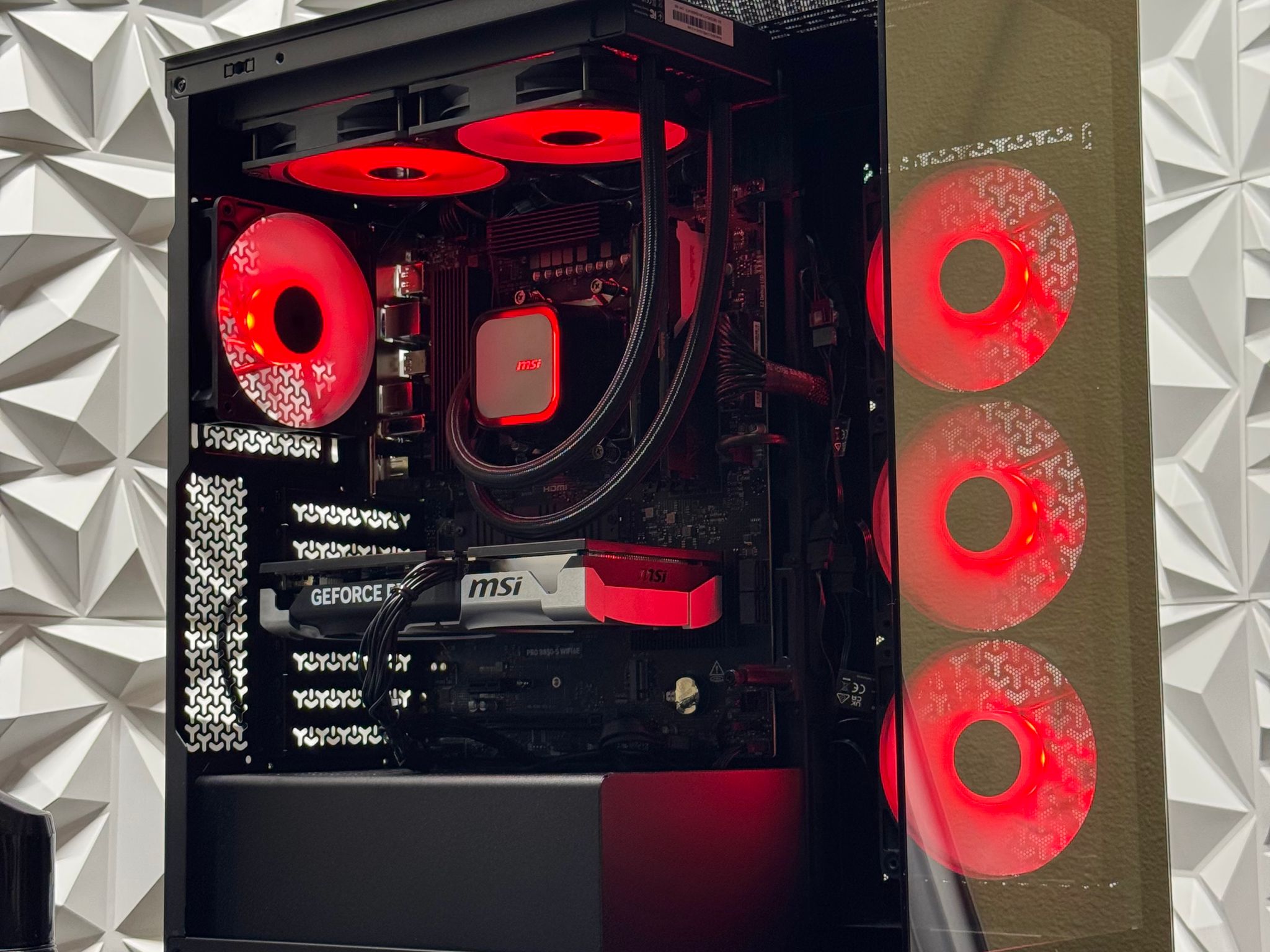 RTX 5060 Ti / 32GB DDR5 Ram / Ryzen 5 9600X / 1TB Crucial Nvme / 650w psu / windows 11
