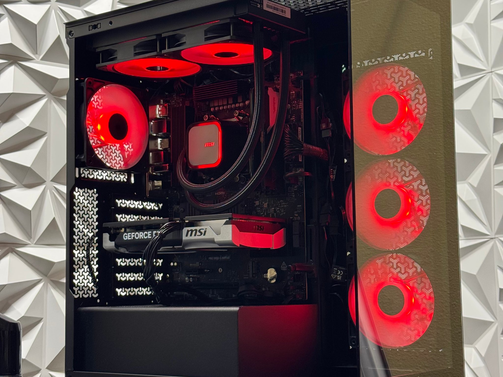 RTX 5060 Ti / 32GB DDR5 Ram / Ryzen 5 9600X / 1TB Crucial Nvme / 650w psu / windows 11