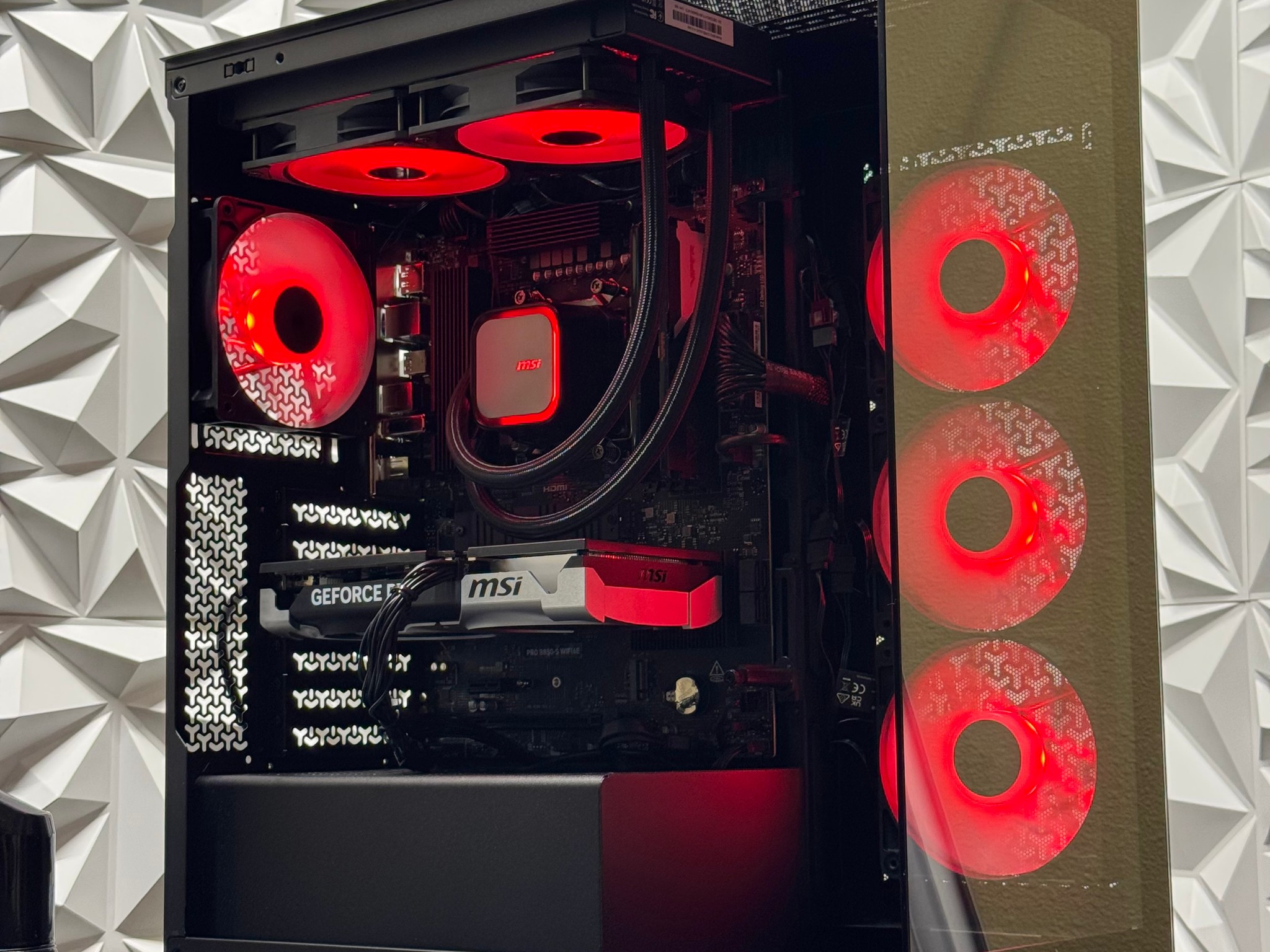 RTX 5060 Ti / 32GB DDR5 Ram / Ryzen 5 9600X / 1TB Crucial Nvme / 650w psu / windows 11