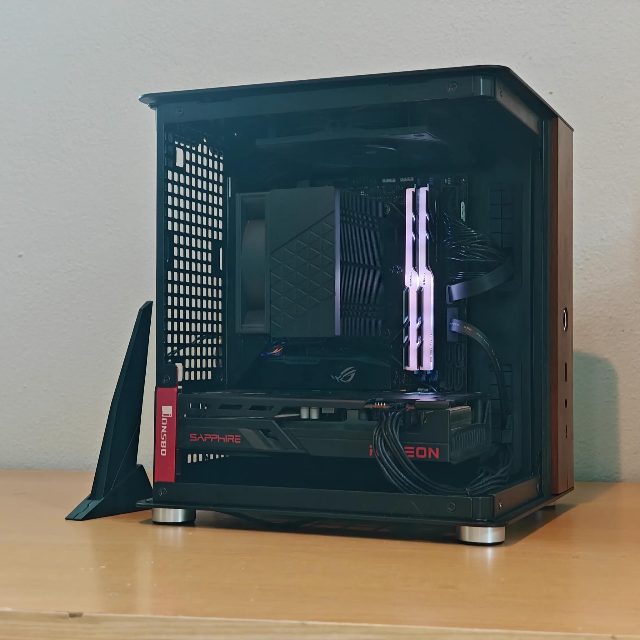 The Cube | RX 6600 | R5 5600 | 32 GB DDR4 | 1 TB NVME