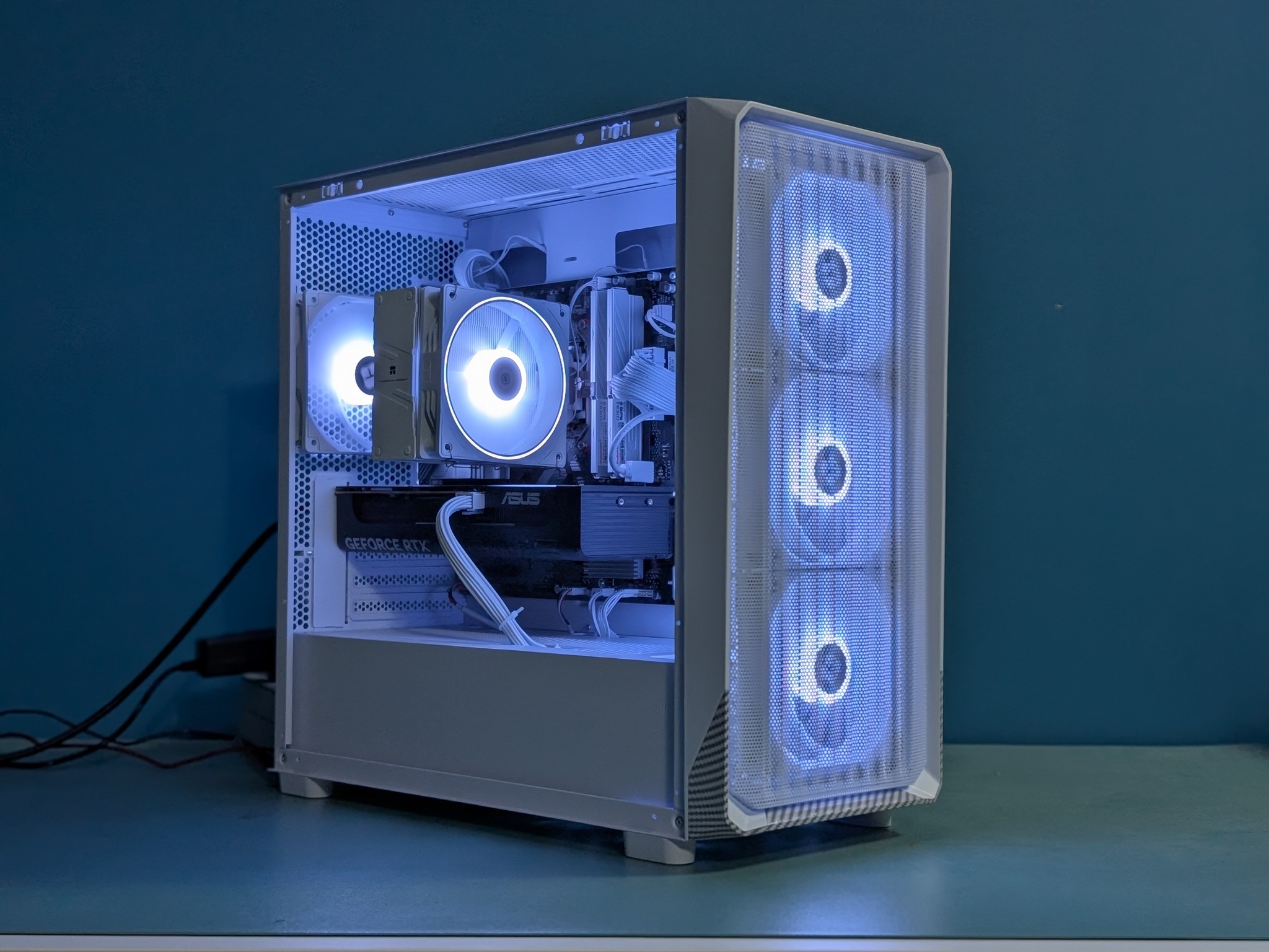 Pristine White Gaming Rig – RTX 5060 & Ryzen 5 8400F (Brand New / ARGB Custom)