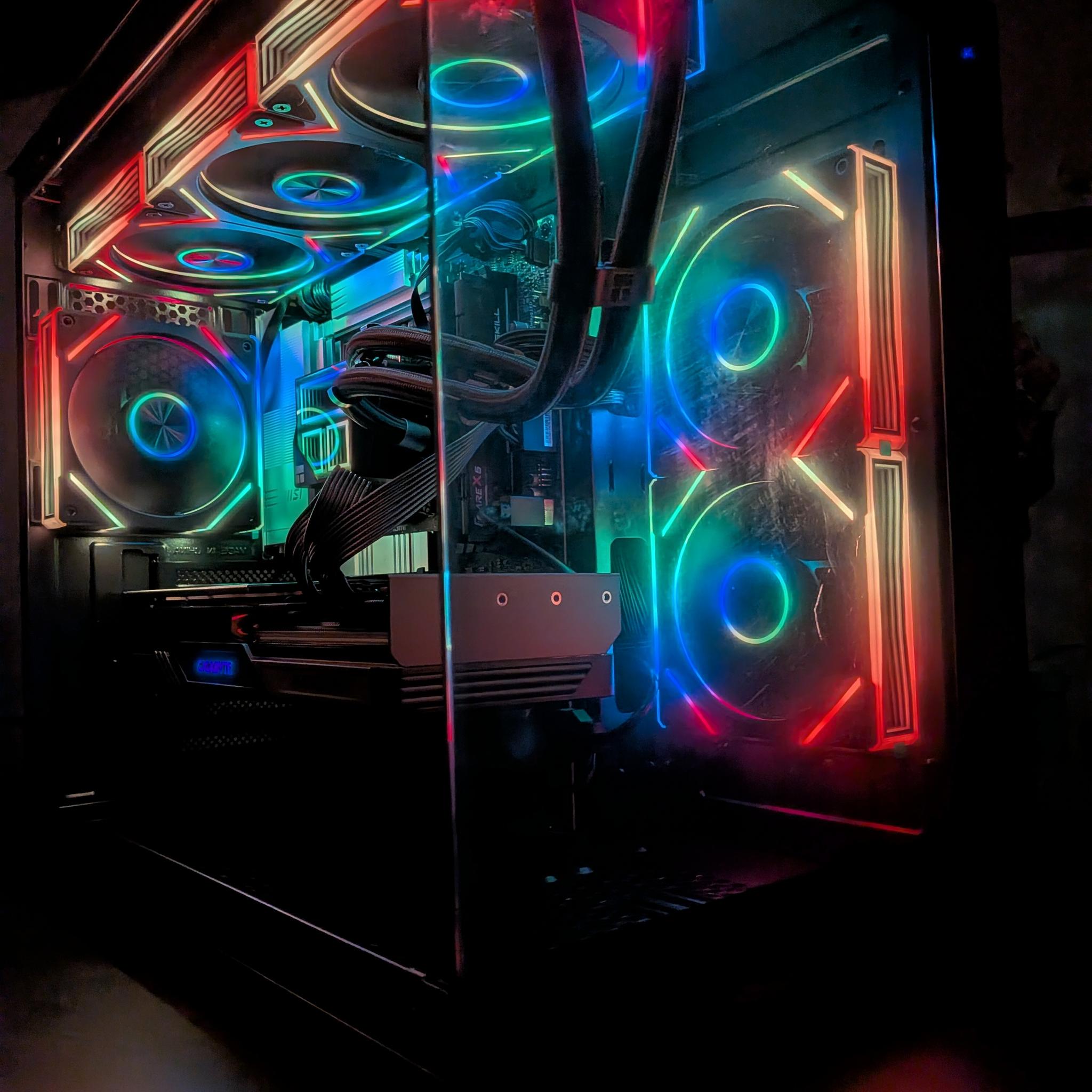 Ryzen 7 7700X | RX 7800 XT |  32 GB DDR5 | 1 TB | 650W