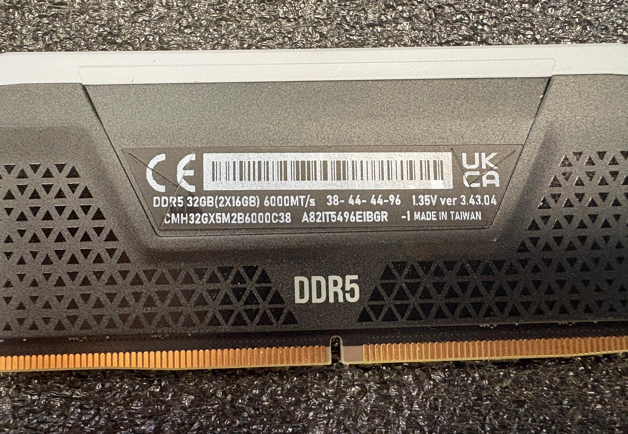 CORSAIR VENGEANCE RGB 32GB (2x16GB) DDR5 600MHZ-CMH32GX5M2B6000C38- Desktop Memory