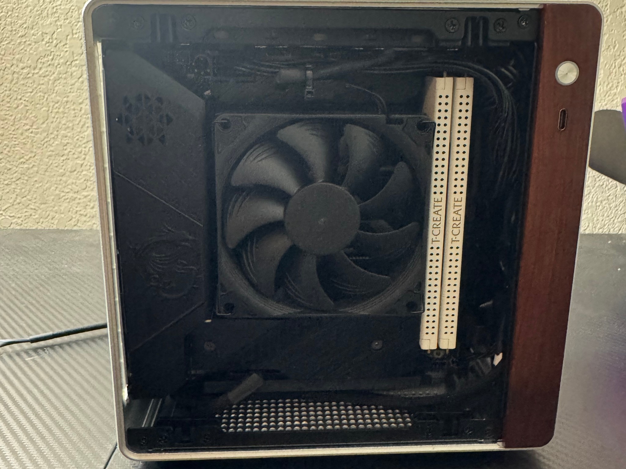 Jonsbo NV10 SFF Gaming PC