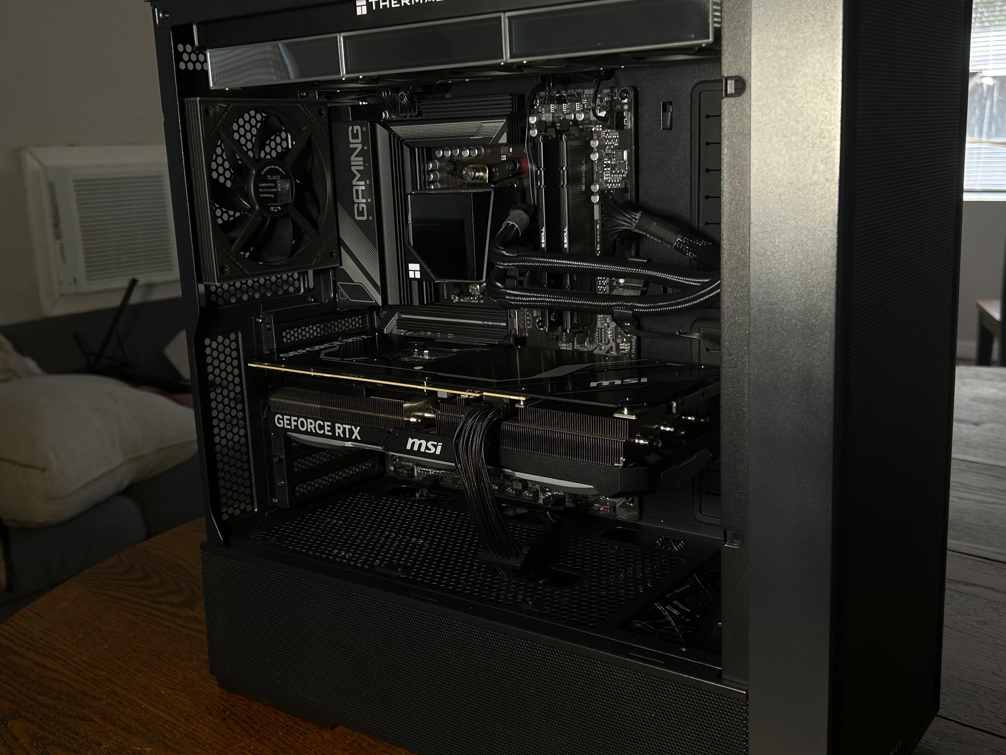 4080 SUPER & 7 7700X GAMING PC