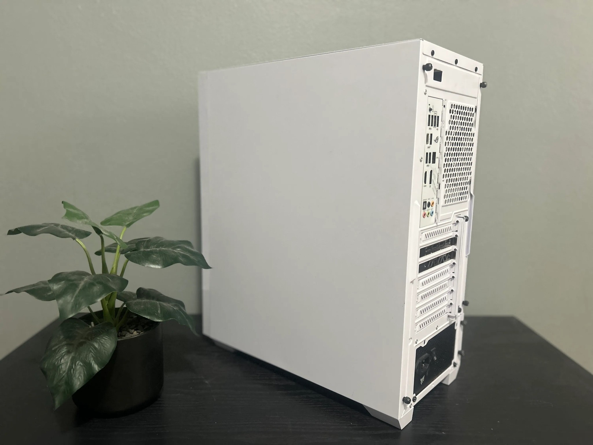 RGB 1440P Gaming Machine: RTX 4070 Super: Ryzen 7 5800X: 1TB : 16GB RAM