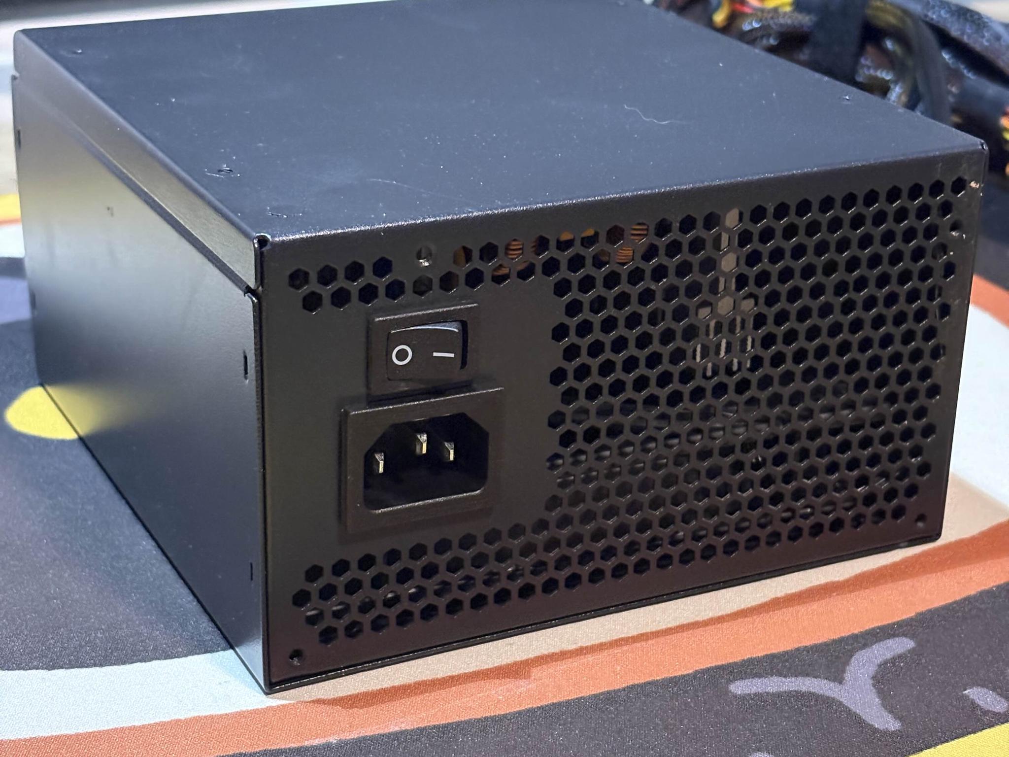 Apevia 1000W Prestige GOLD Non-Modular