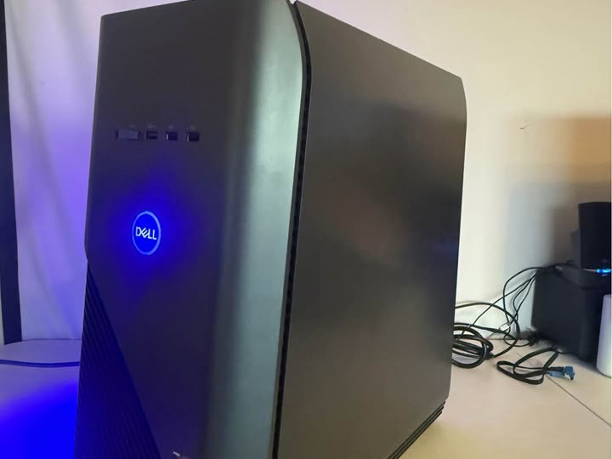Gaming PC: Ryzen 7 2700, 16GB DDR4 RAM, 500GB NVME SSD, RX 5600 XT 6GB, DELL INSPIRON 5676