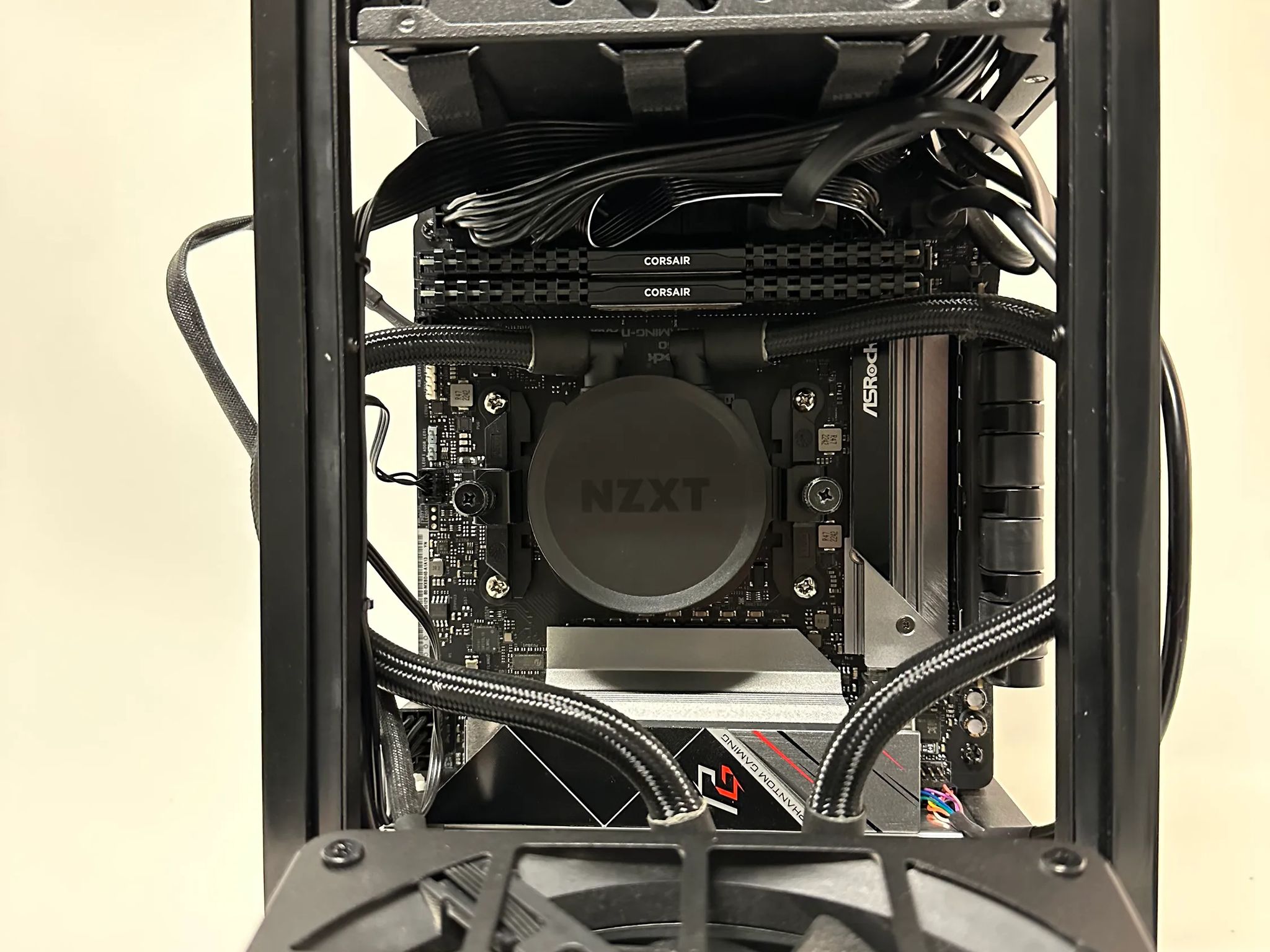 Gaming PC - H1 ITX Case - AMD 3700X - Nvidia 2070 Super - 32 GB DDR4 - 500 GB SSD