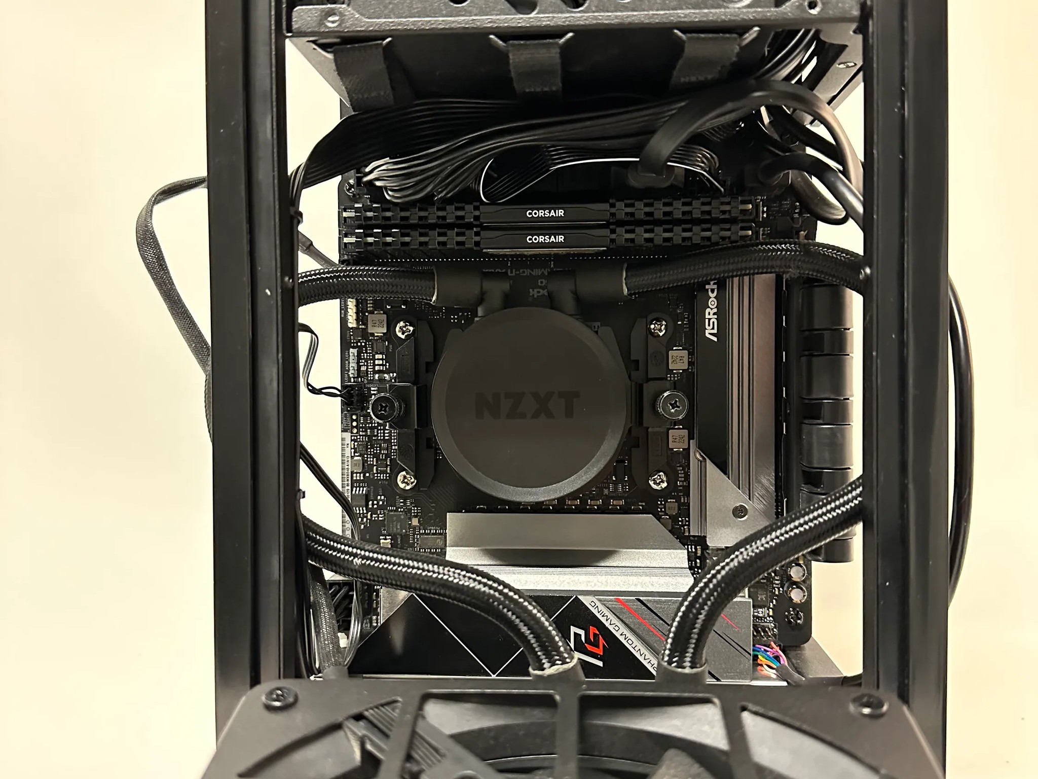 Gaming PC - H1 ITX Case - AMD 3700X - Nvidia 2070 Super - 32 GB DDR4 - 500 GB SSD