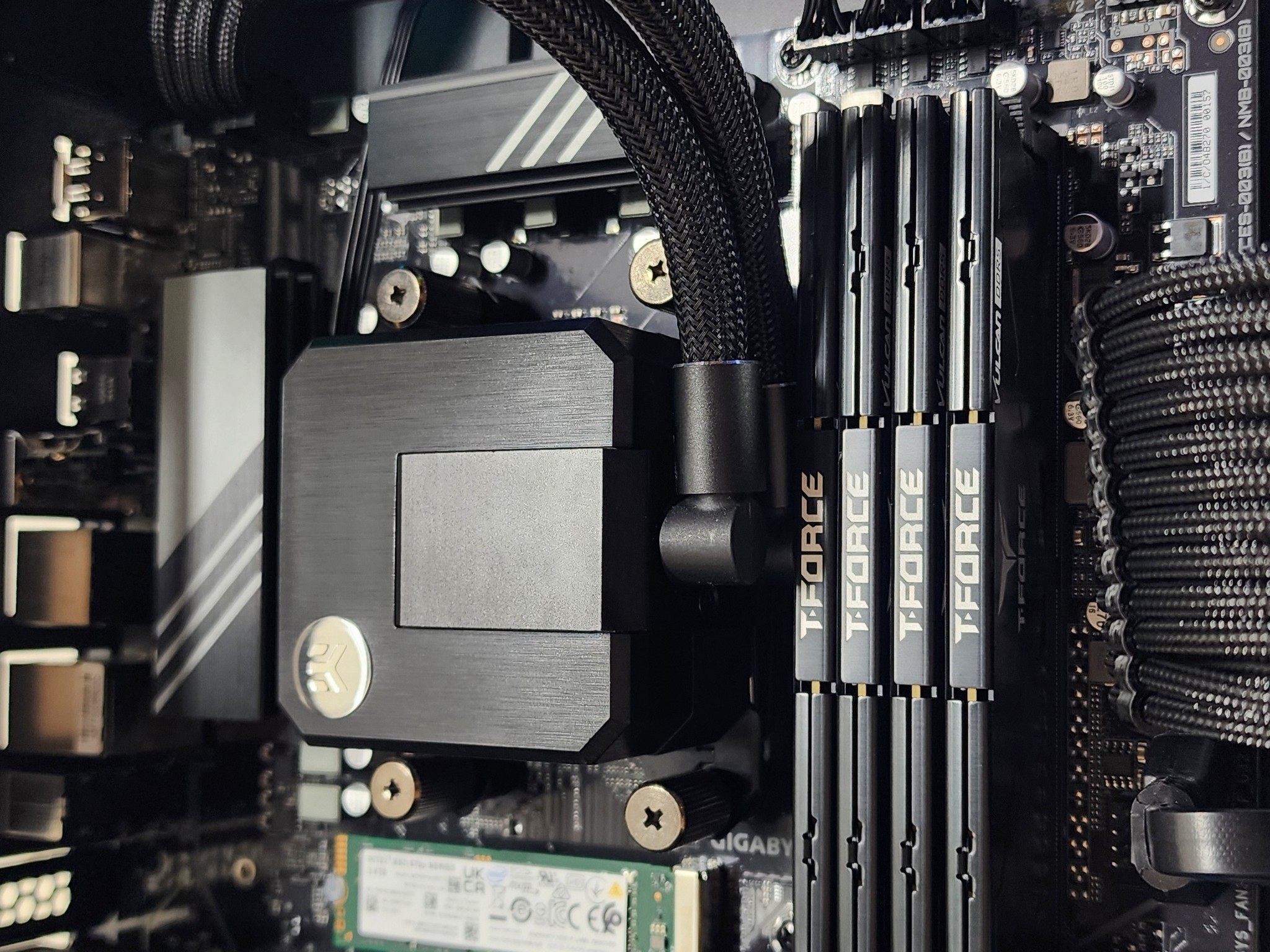 Gaming PC Ryzen 5 8400F 32GB RAM 2TB SSD RTX 4060 Ti 8GB Windows 11 Computer