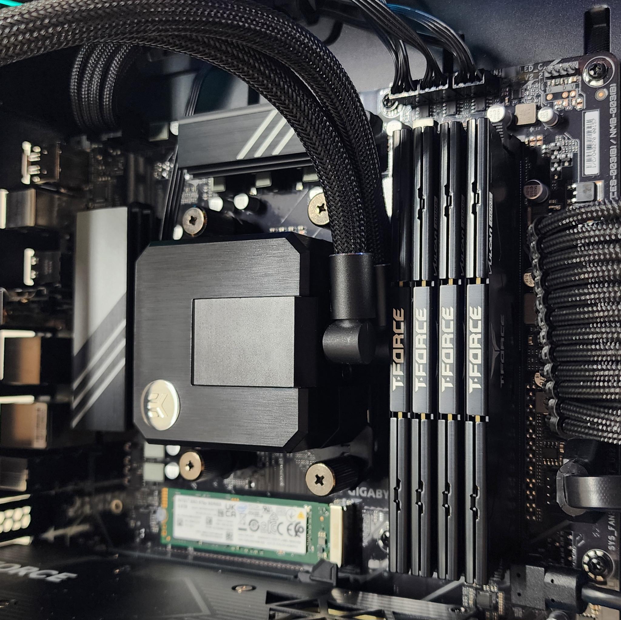 Gaming PC Ryzen 5 8400F 32GB RAM 2TB SSD RTX 4060 Ti 8GB Windows 11 Computer