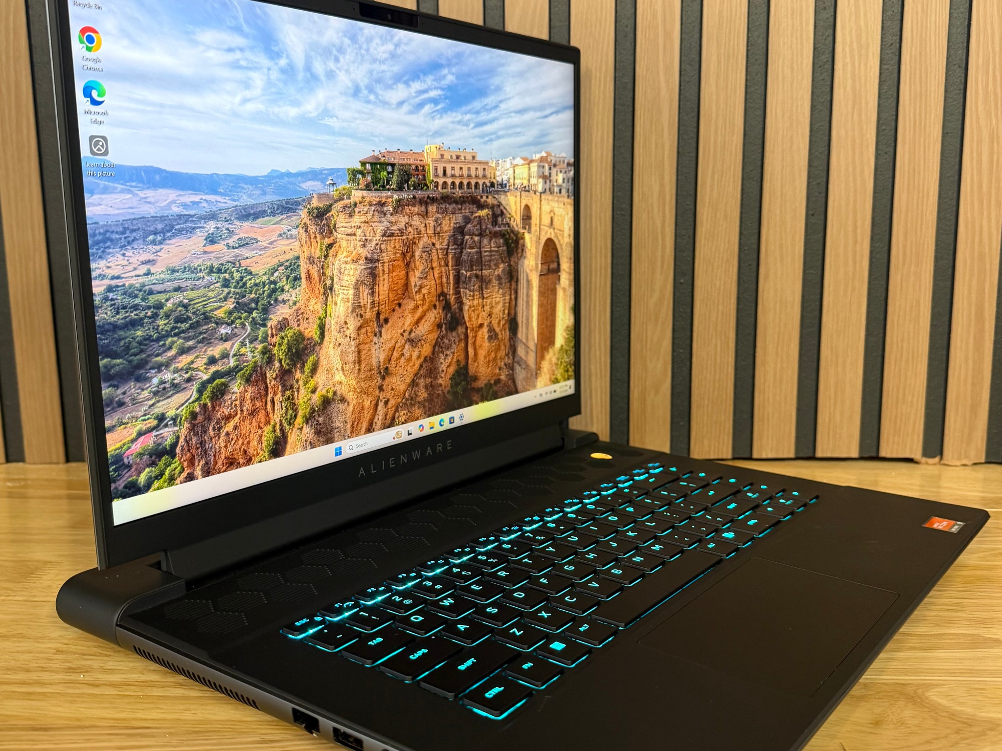 Alienware m16 R1 Gaming Laptop RTX 4070 Ryzen 9 7845HX 32GB RAM 1TB NVMe