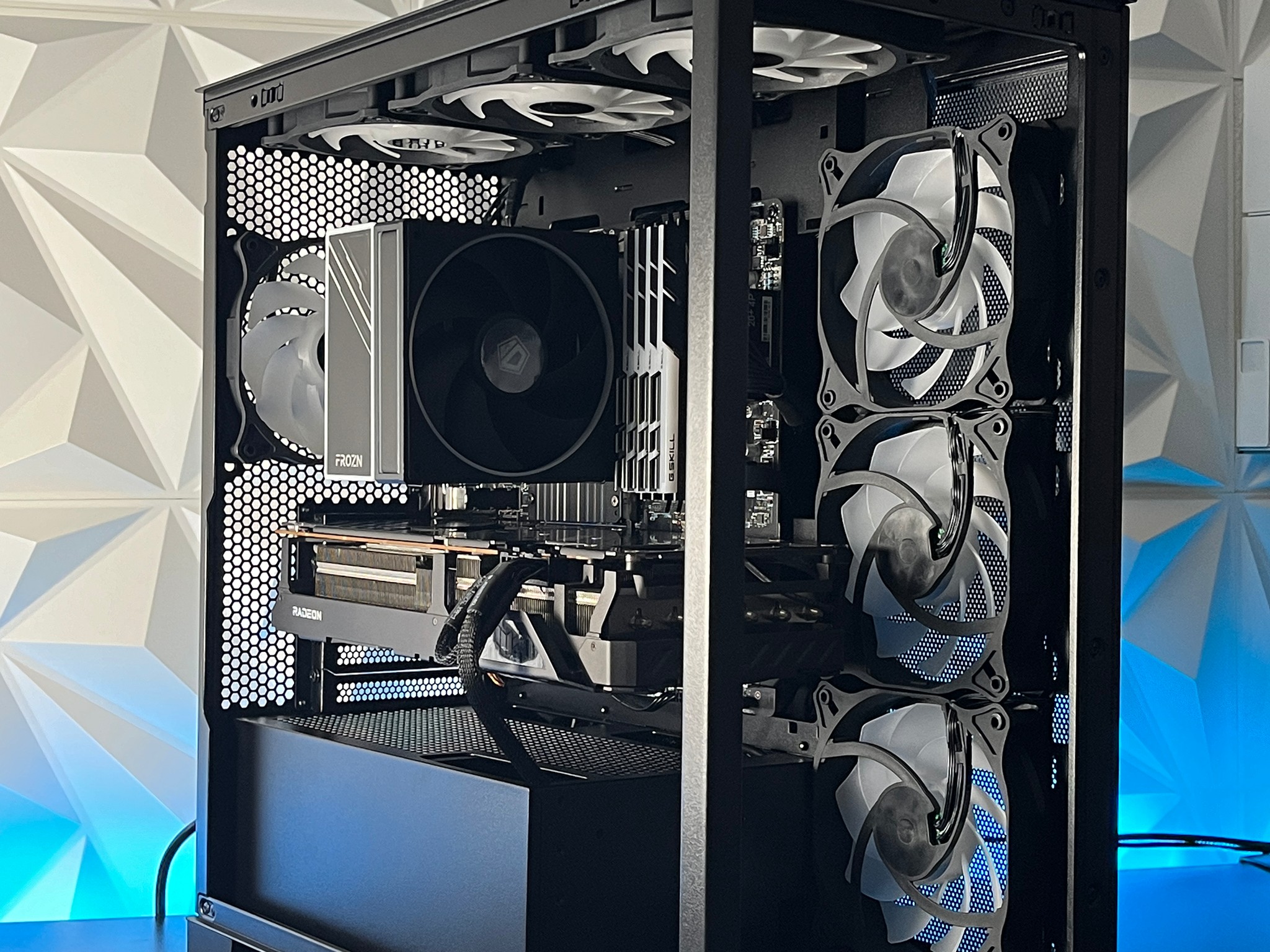 TUF RX 6800 16GB, Ryzen 7 5800X, 32GB 3600MHz | Black RGB Gaming Computer/PC