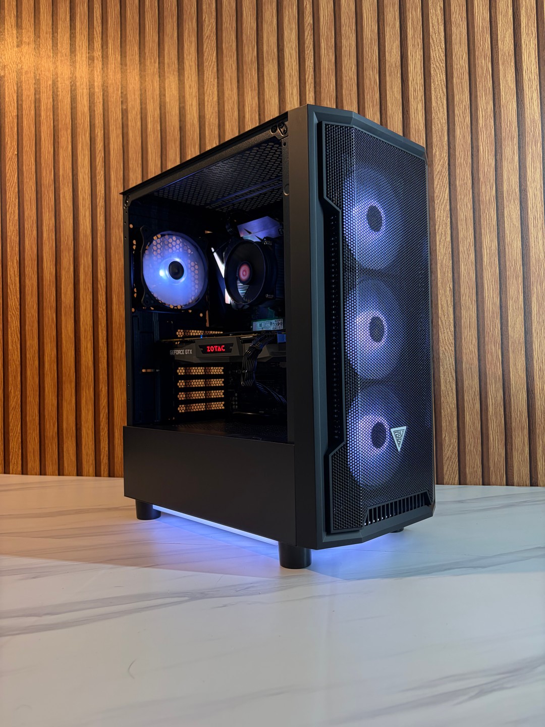 GTX 1080TI 11GB | I7 7700 | 16GB DDR4 | 550W | 256GB NVME | Jawa