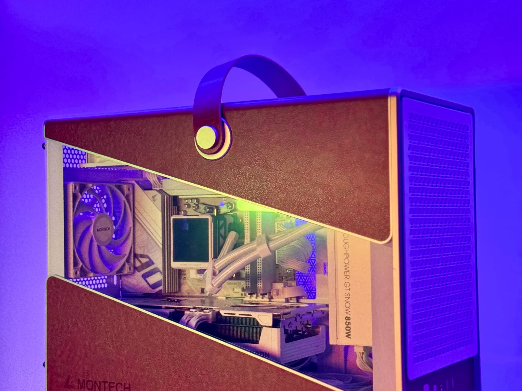 The Dream Machine ☁️🌜✨ Gaming PC  🚀 Radeon 9070 OC, Ryzen 9800X3D, 32GB RAM, 4TB SSD, Aorus ICE Mobo