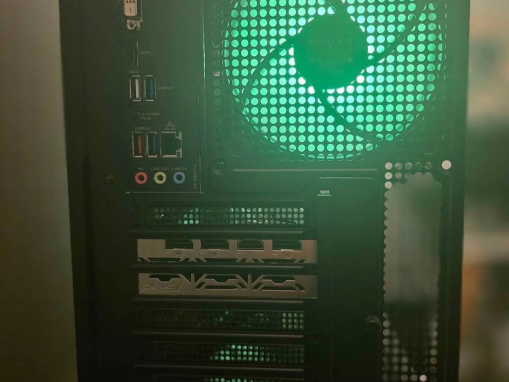 Gaming PC - Ryzen 5 5500, RX 6600, 16GB ram, 1TB storage - Clean & Ready to Use
