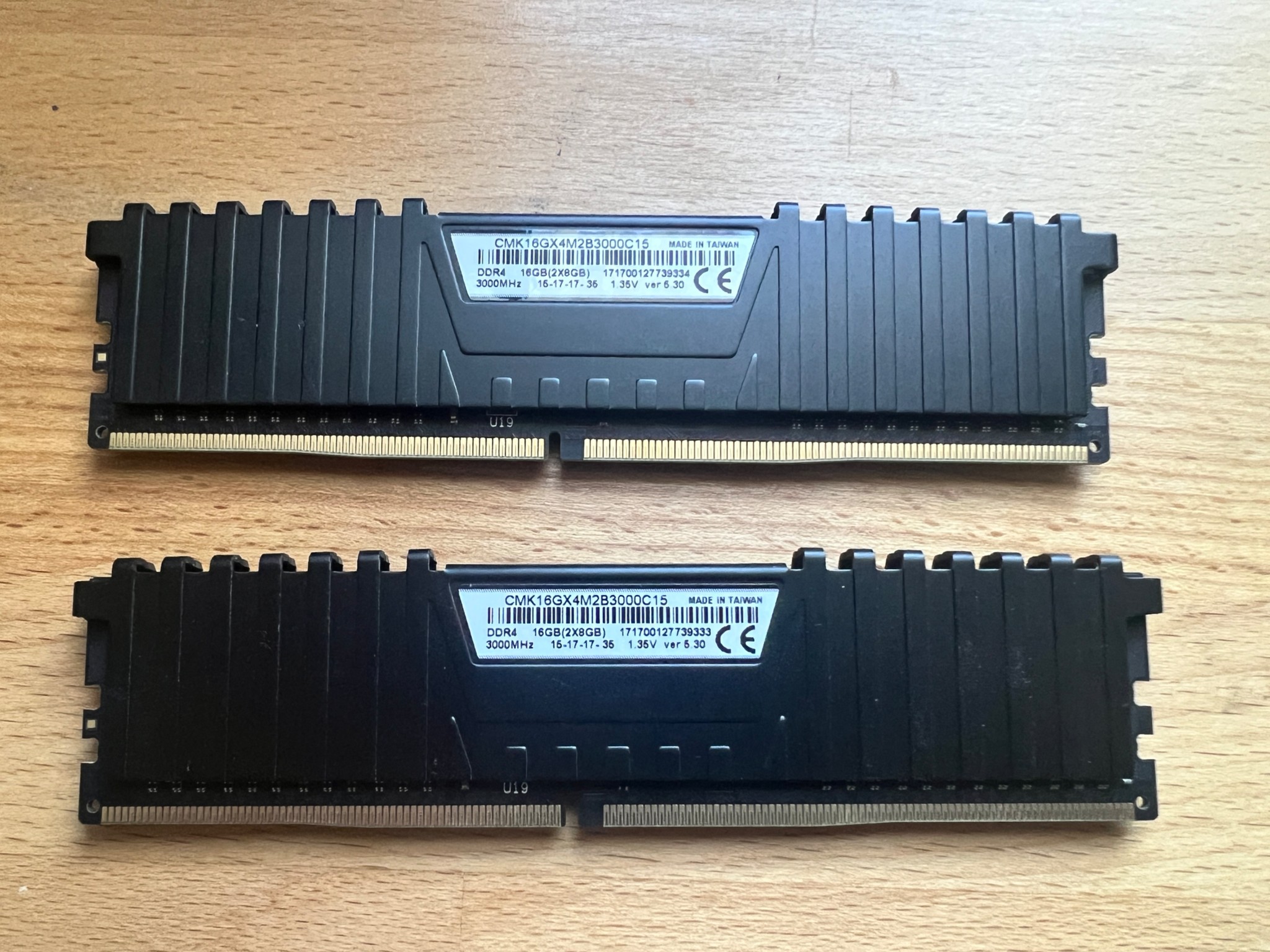 CORSAIR VENGEANCE RGB 16GB 2X8GB PC4 3000MHz DESKTOP MEMORY CMК16GX4M2B3000C15